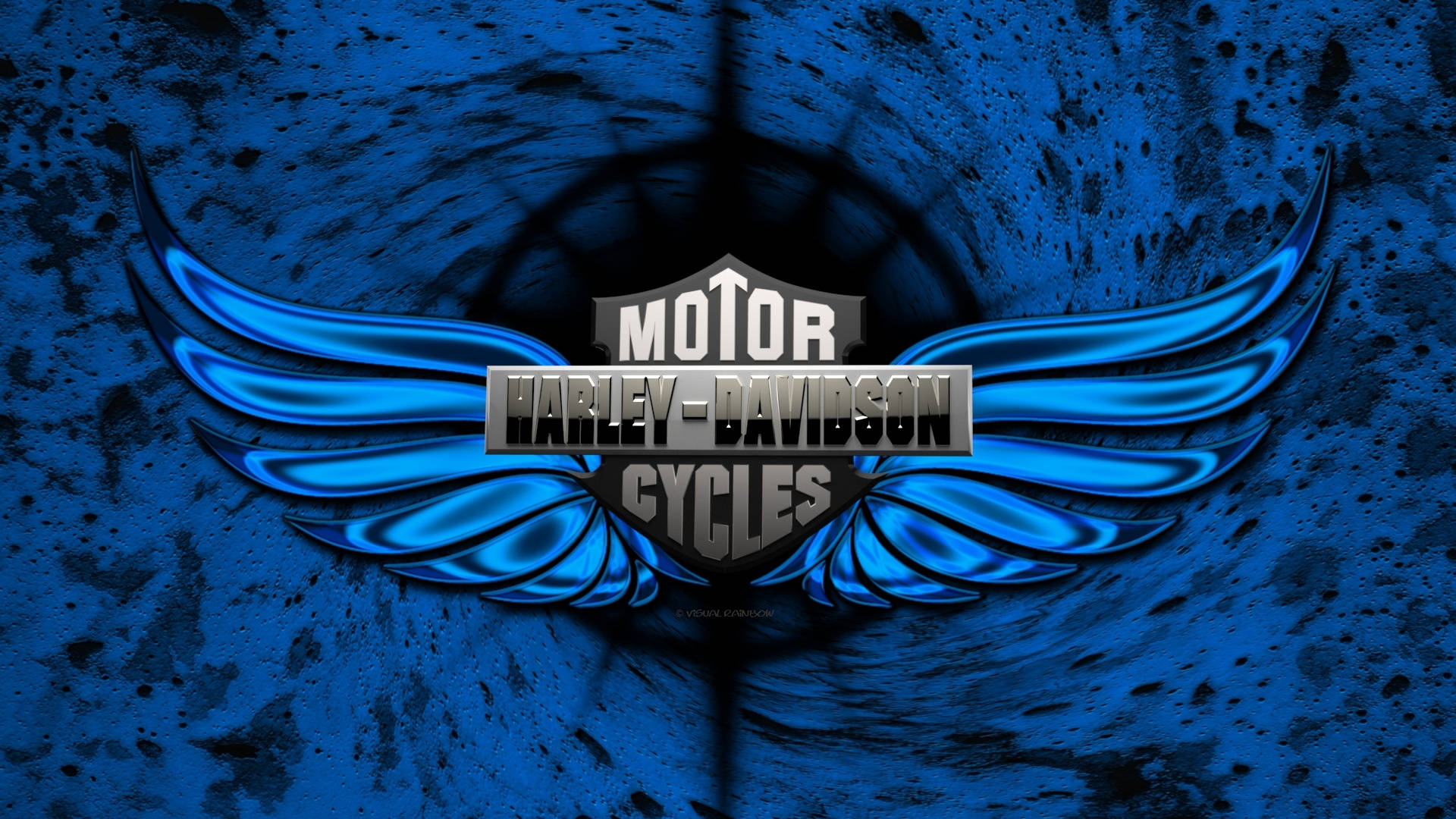Harley 桌布 壁紙 — Harley-Davidson 標誌帶有發光的藍色翅膀，居中在帶有紋理的深藍色背景上。