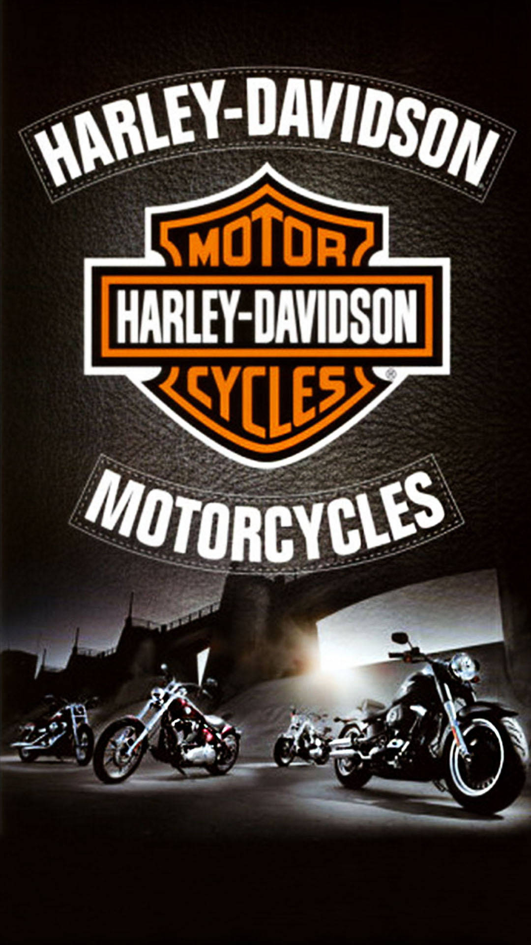 聚光燈下的 Harley-Davidson 摩托車及品牌標誌 — 哈雷戴維森 GIF 壁紙