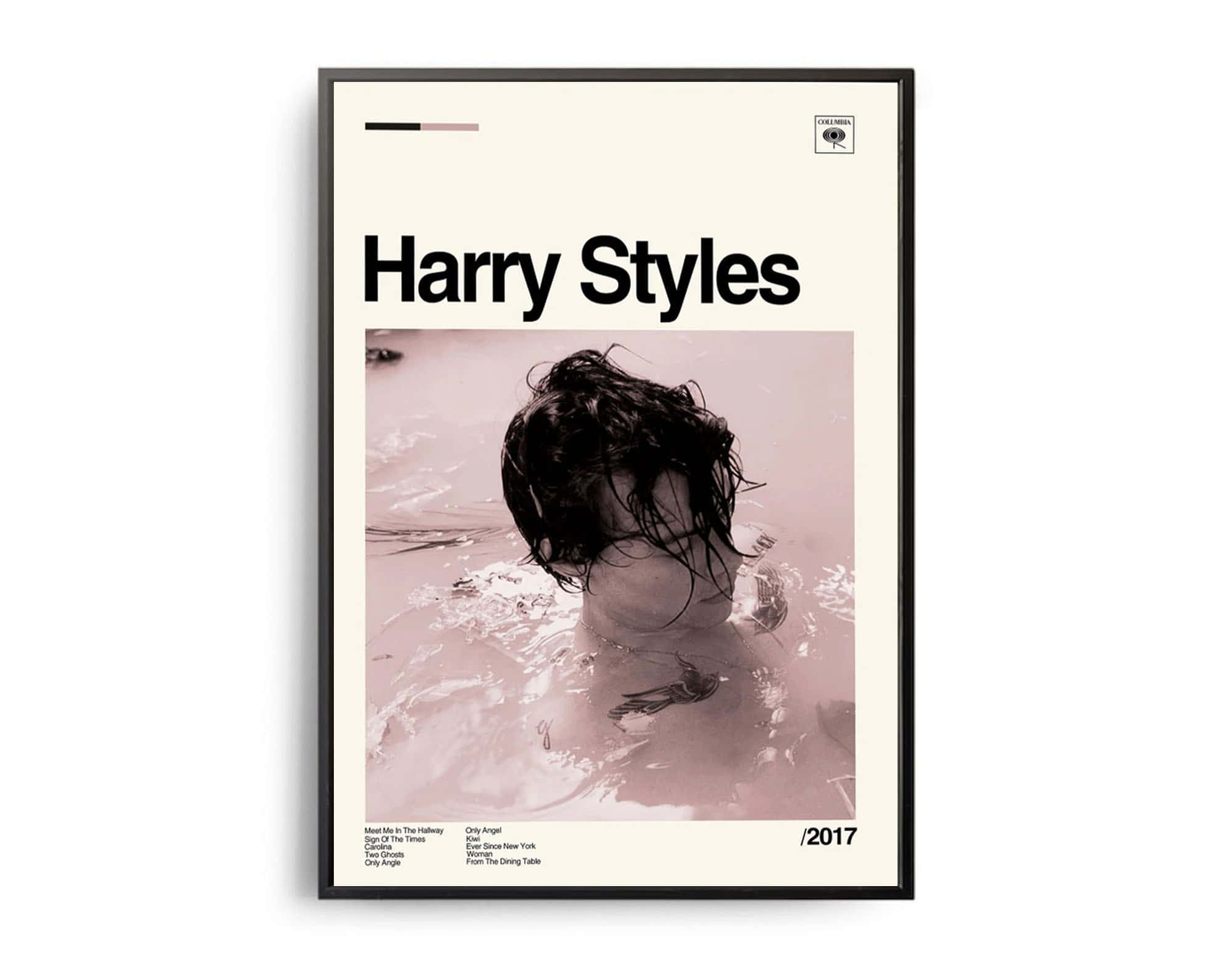 哈利·史泰爾斯 桌布 壁紙 — Harry Styles 浸在粉紅色水中的極簡海報，粗體字型和乾淨排版。