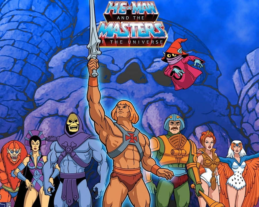 Vintage Cartoon 桌布 壁紙 — He-Man 與宇宙大師角色們英勇地站在藍色岩石背景前，骷髏王在後方若隱若現。