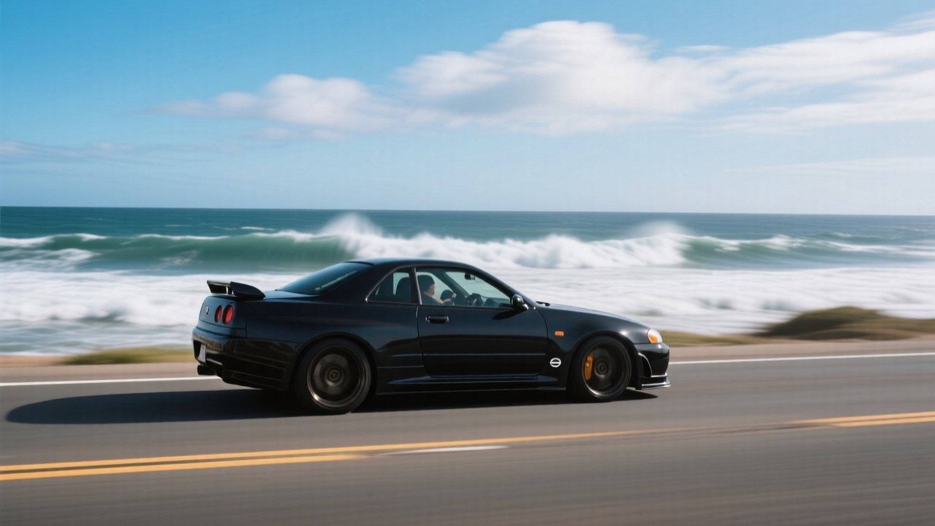 黑色日產Skyline R34在海岸高速公路上疾駛，海浪和藍天 — 日產Skyline GTR R33壁紙 壁紙
