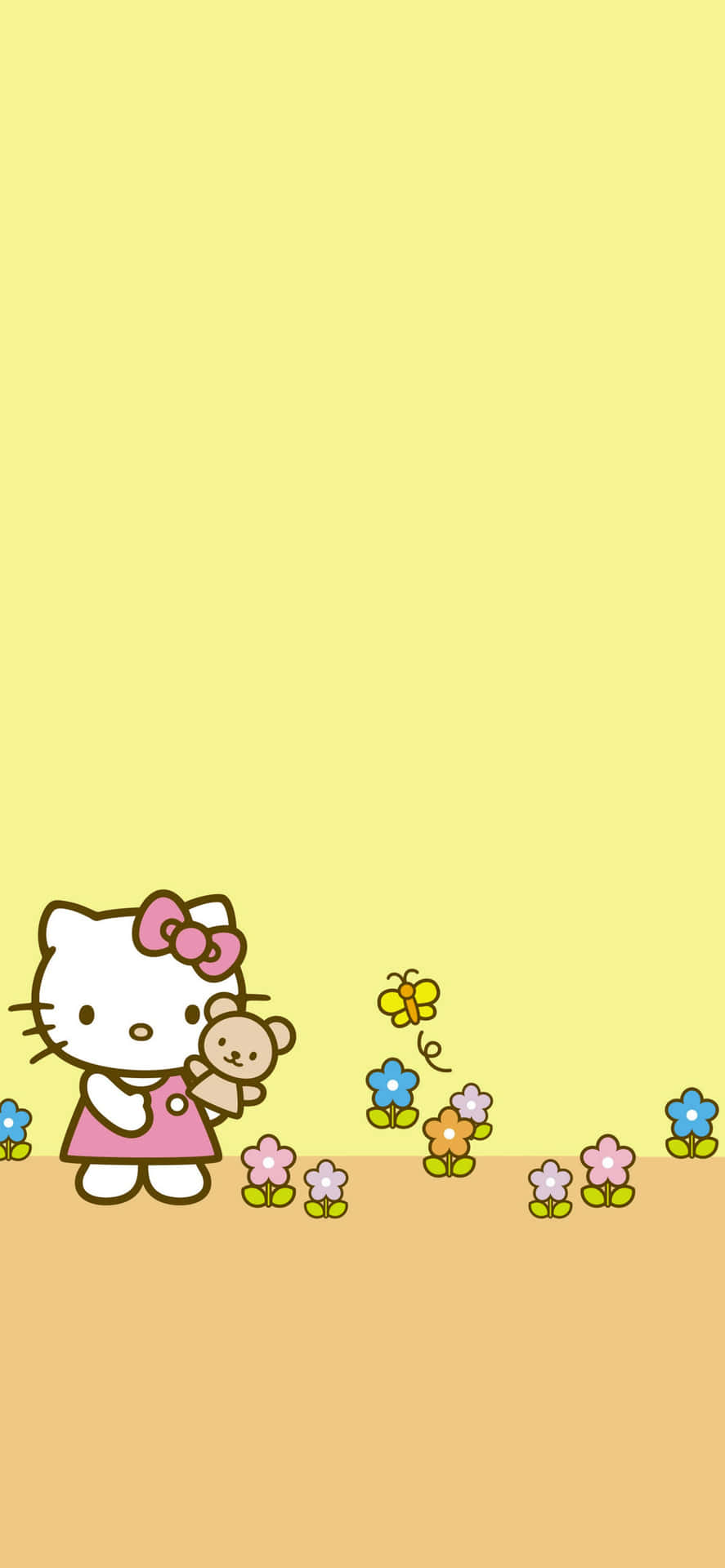  壁紙 — Hello Kitty 身穿粉紅色連衣裙，抱著泰迪熊，站在柔和的黃色背景上，旁邊有色彩繽紛的花朵和一隻蝴蝶。