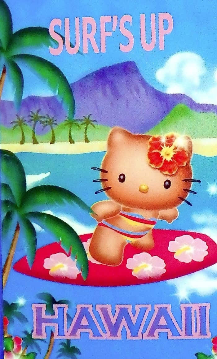  壁紙 — Hello Kitty 身穿比基尼，在熱帶夏威夷海灘上騎著花卉圖案的衝浪板，背景有棕櫚樹和山脈，天空湛藍明亮。