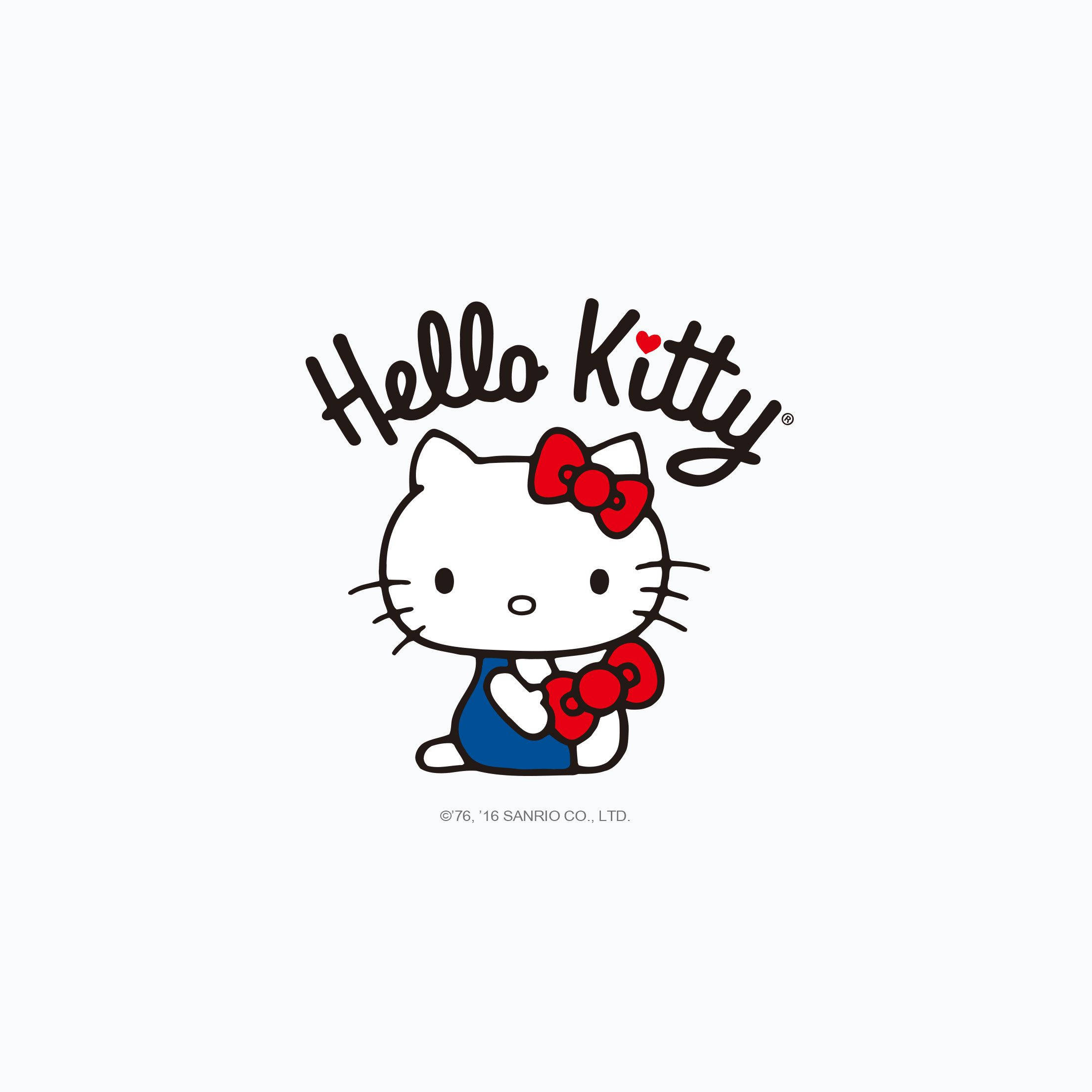 sanrio 桌布 壁紙 — Hello Kitty 卡通角色身穿藍色連衣裙，戴紅色蝴蝶結，手持心形弓，背景為白色。