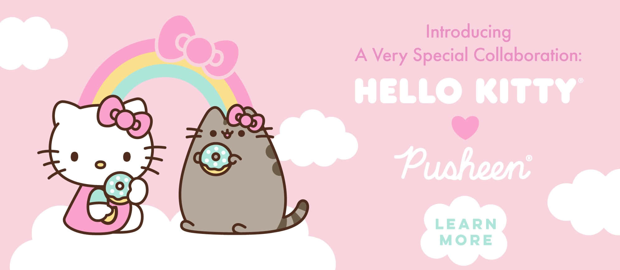 Pusheen Kawaii 桌布 壁紙 — Hello Kitty 和 Pusheen 坐在雲上，在彩虹下拿著甜甜圈，背景是粉紅色的天空。