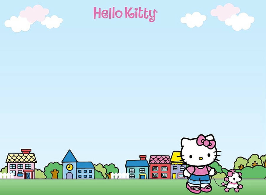 Hello 桌布 壁紙 — Hello Kitty 帶著她的小貓穿過一個色彩繽紛的卡通小鎮，在柔和的藍天下有蓬鬆的雲朵。
