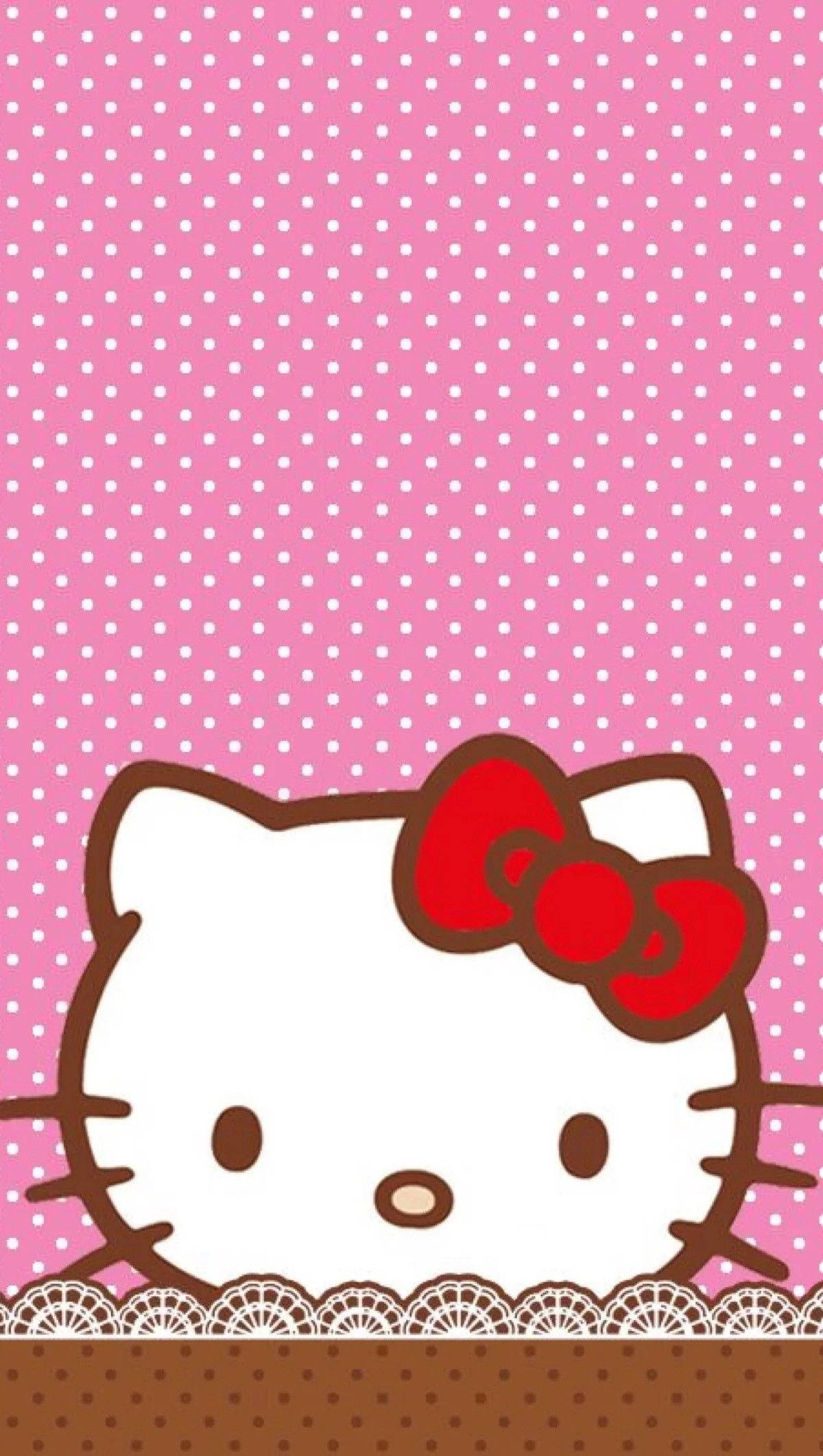Hello Kitty 桌布 壁紙 — Hello Kitty 戴著紅色蝴蝶結，在粉紅色圓點背景上從蕾絲邊緣探出頭來。