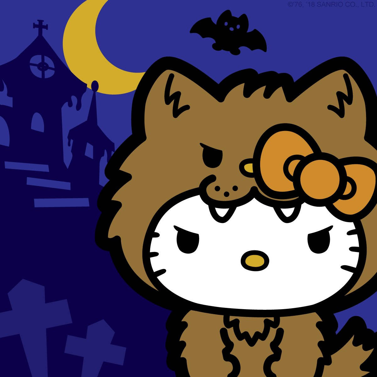 Hello Kitty Halloween 桌布 壁紙 — Hello Kitty 打扮成狼人，有尖牙和蝴蝶結，在黃色新月下，背景是詭異的藍色夜景，有鬼教堂和蝙蝠。