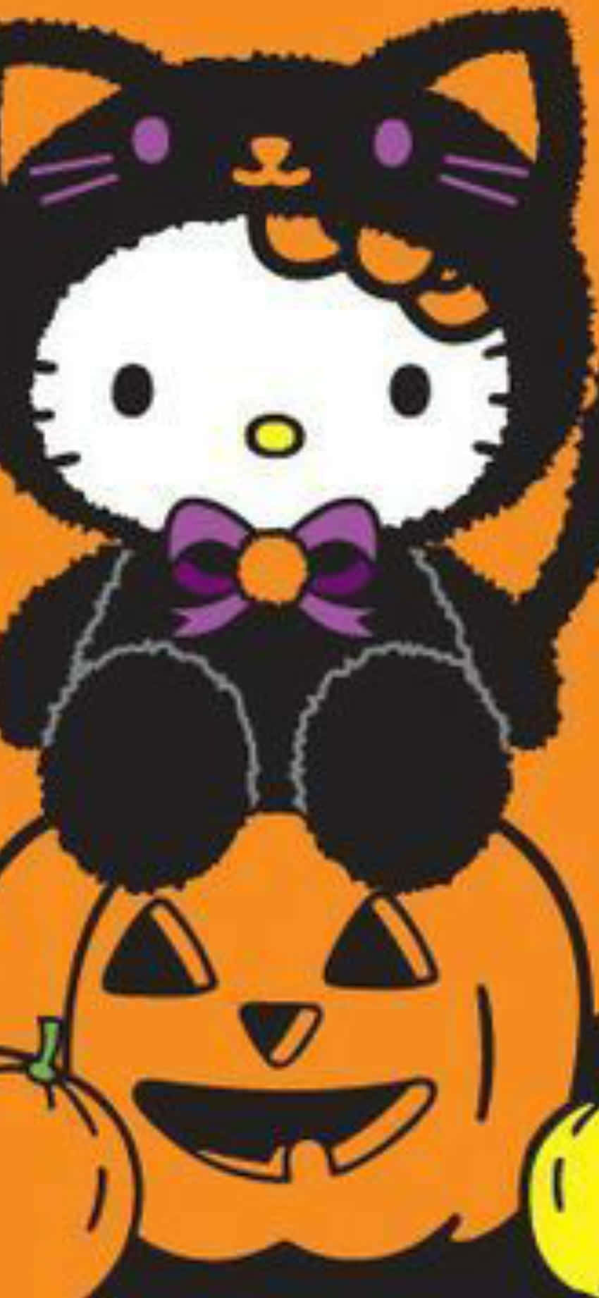 Hello Kitty Thanksgiving 桌布 壁紙 — Hello Kitty 穿著黑色貓咪服裝，繫著紫色蝴蝶結，棲息在一個微笑的橙色南瓜燈上。