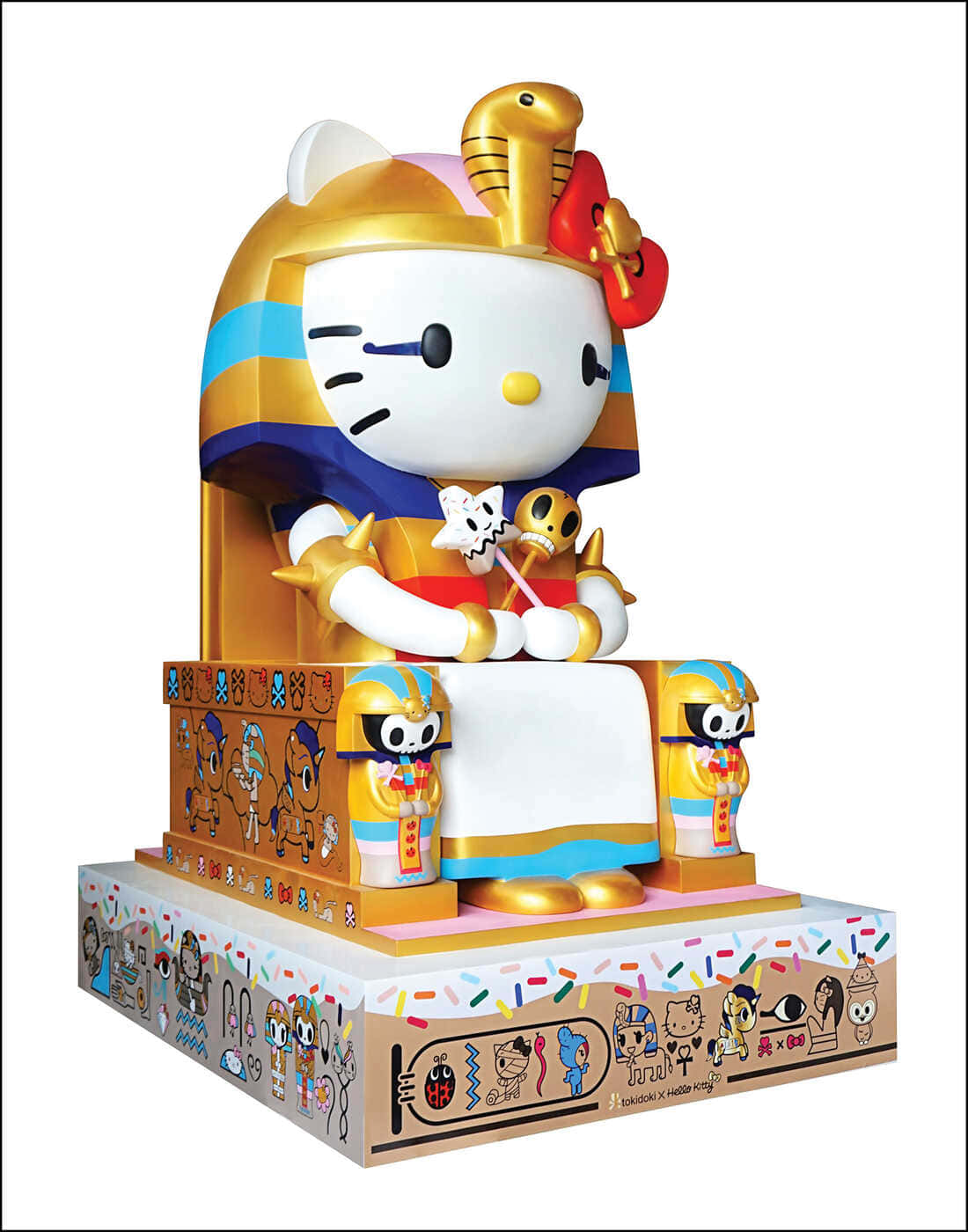 Hello Kitty 桌布 壁紙 — Hello Kitty 身穿金色法老服裝，坐在裝飾華麗的基座上，手持骷髏權杖。