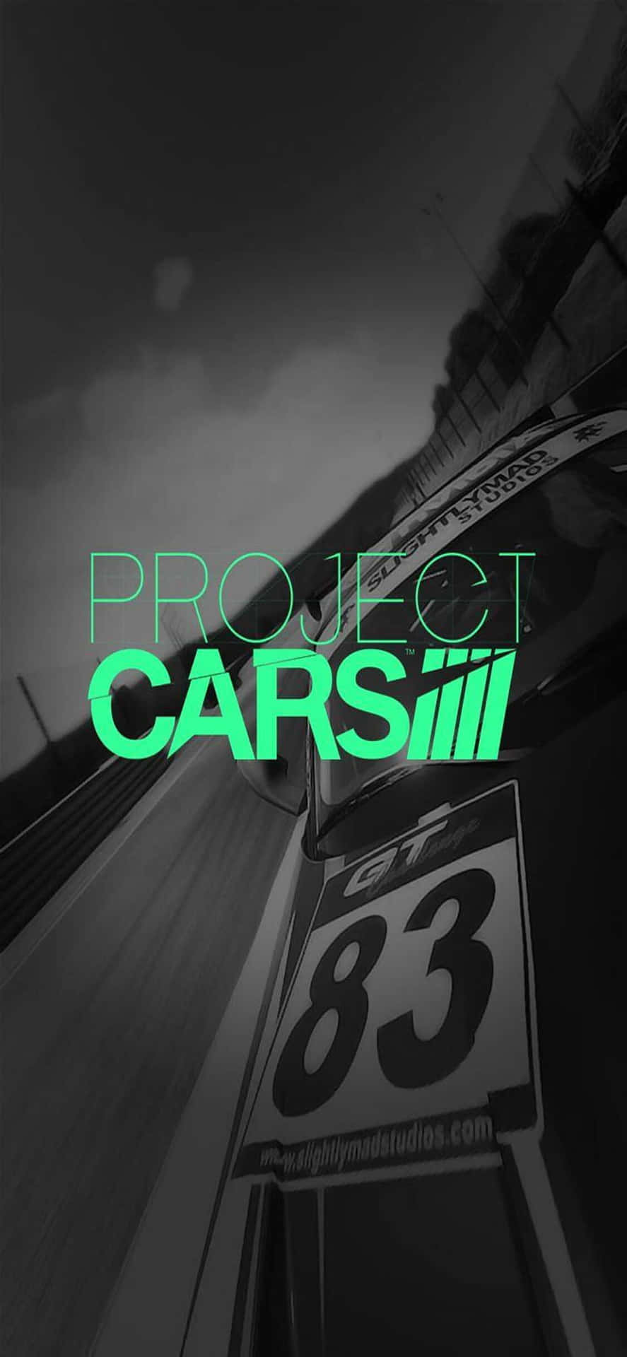 賽車號碼83在賽道上疾馳，帶有發光的綠色Project Cars文字。 — Project Cars 2 壁紙