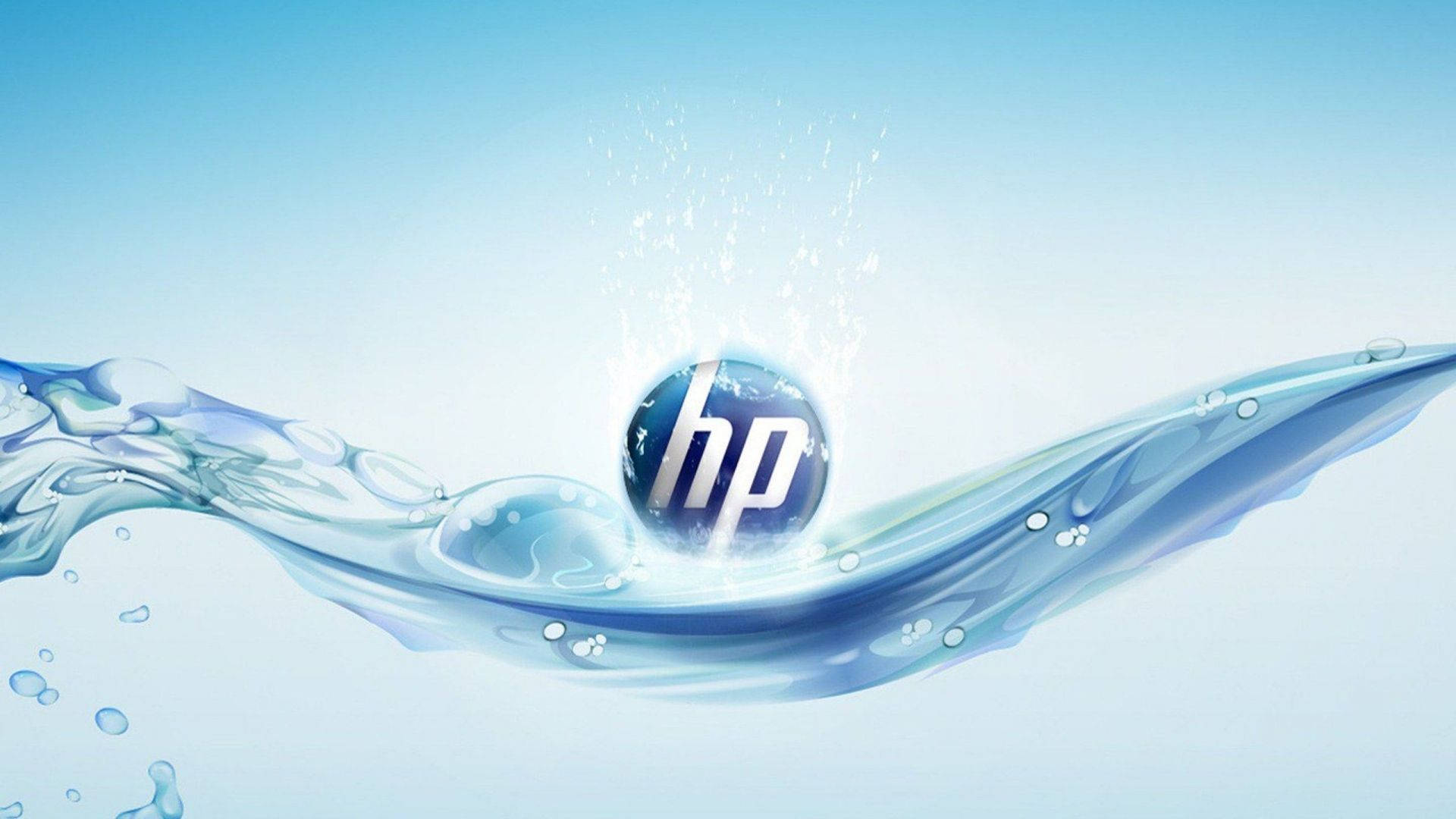 HP 桌布 壁紙 — HP 標誌從動態的藍色水花中浮現，背景是晴朗的天空。