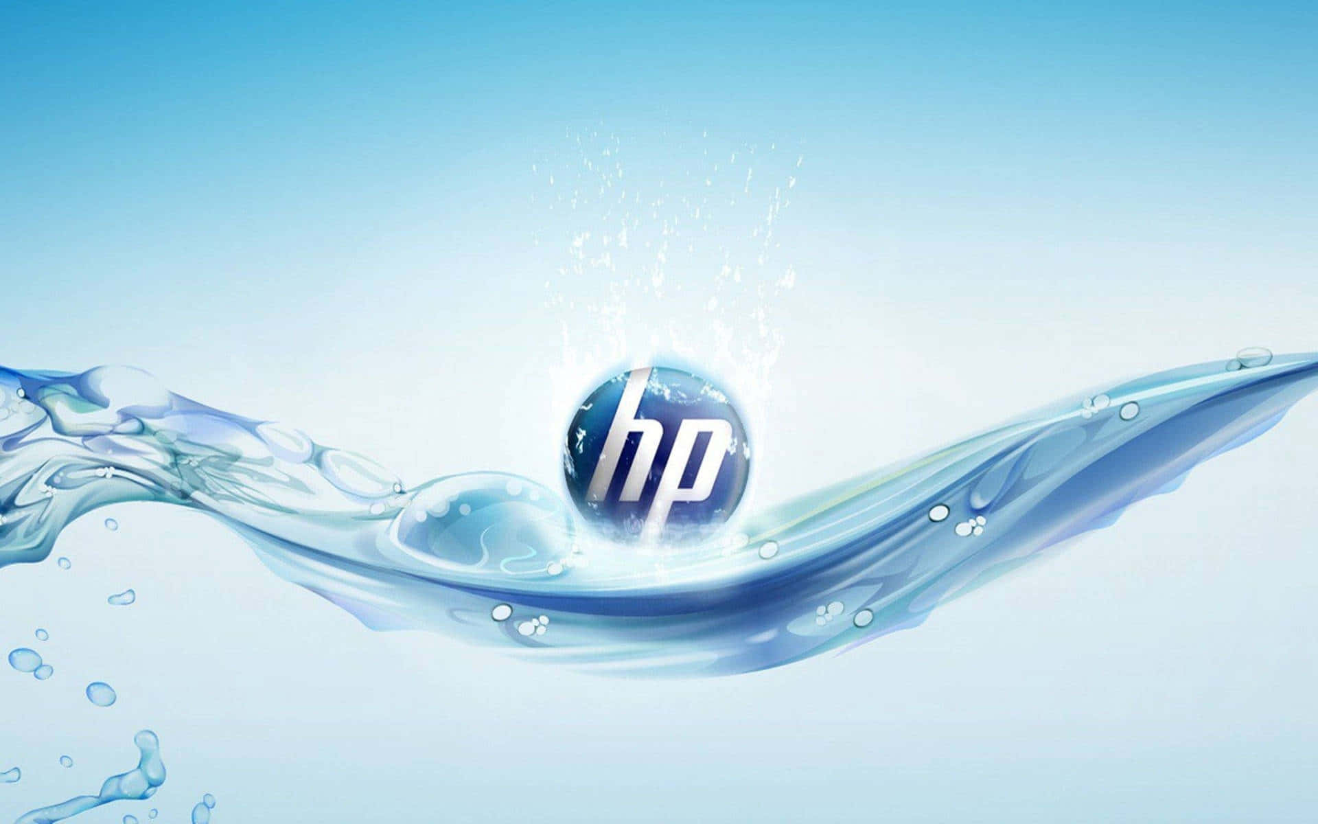 HP 桌布 壁紙 — HP 標誌從動態的藍色水花中浮現，背景為漸變天空。