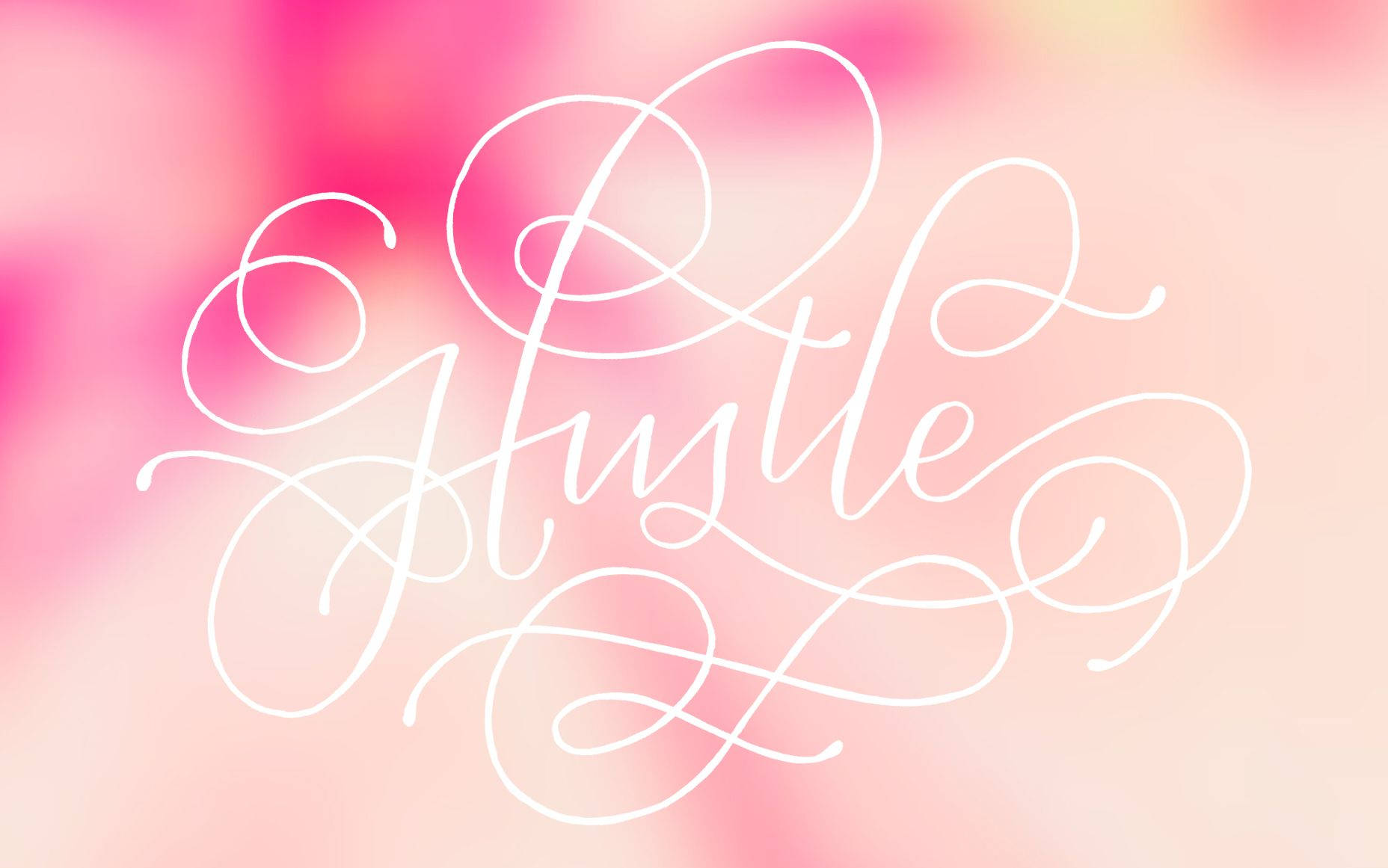 二月 桌布 壁紙 — 「Hustle」一詞以優雅的白色書法字體浮現在粉紅和蜜桃色的柔和漸變背景上。