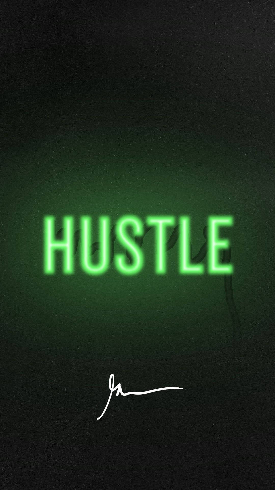 Typography 桌布 壁紙 — 「HUSTLE」一詞在深色紋理背景上發出鮮豔的綠色霓虹光，下方有白色簽名。