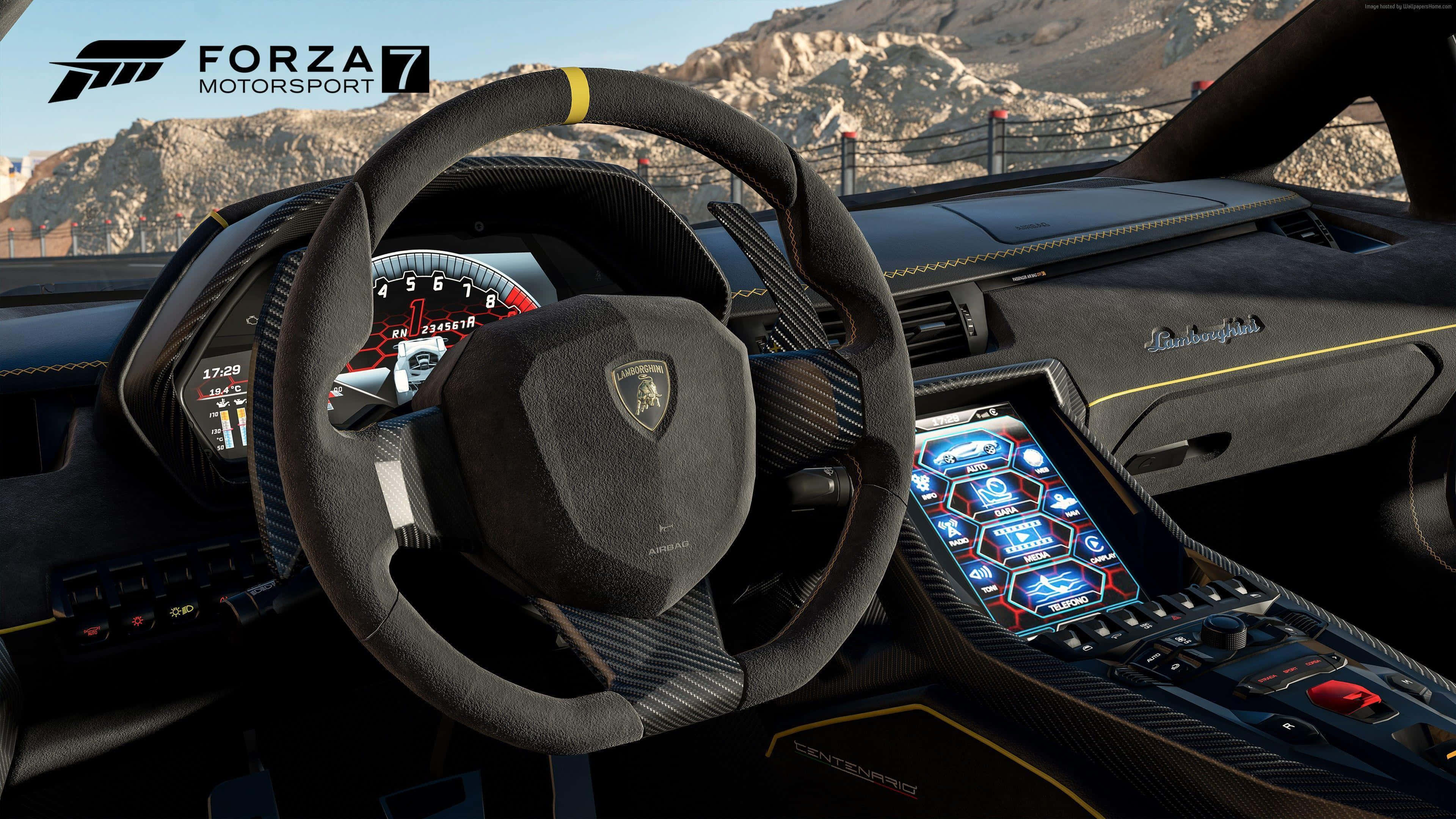 Forza Motorsport 7 桌布 壁紙 — Forza Motorsport 7 中藍寶堅尼的內部，碳纖維儀表板、發光藍色數位顯示屏，以及透過擋風玻璃可見的山區地形。