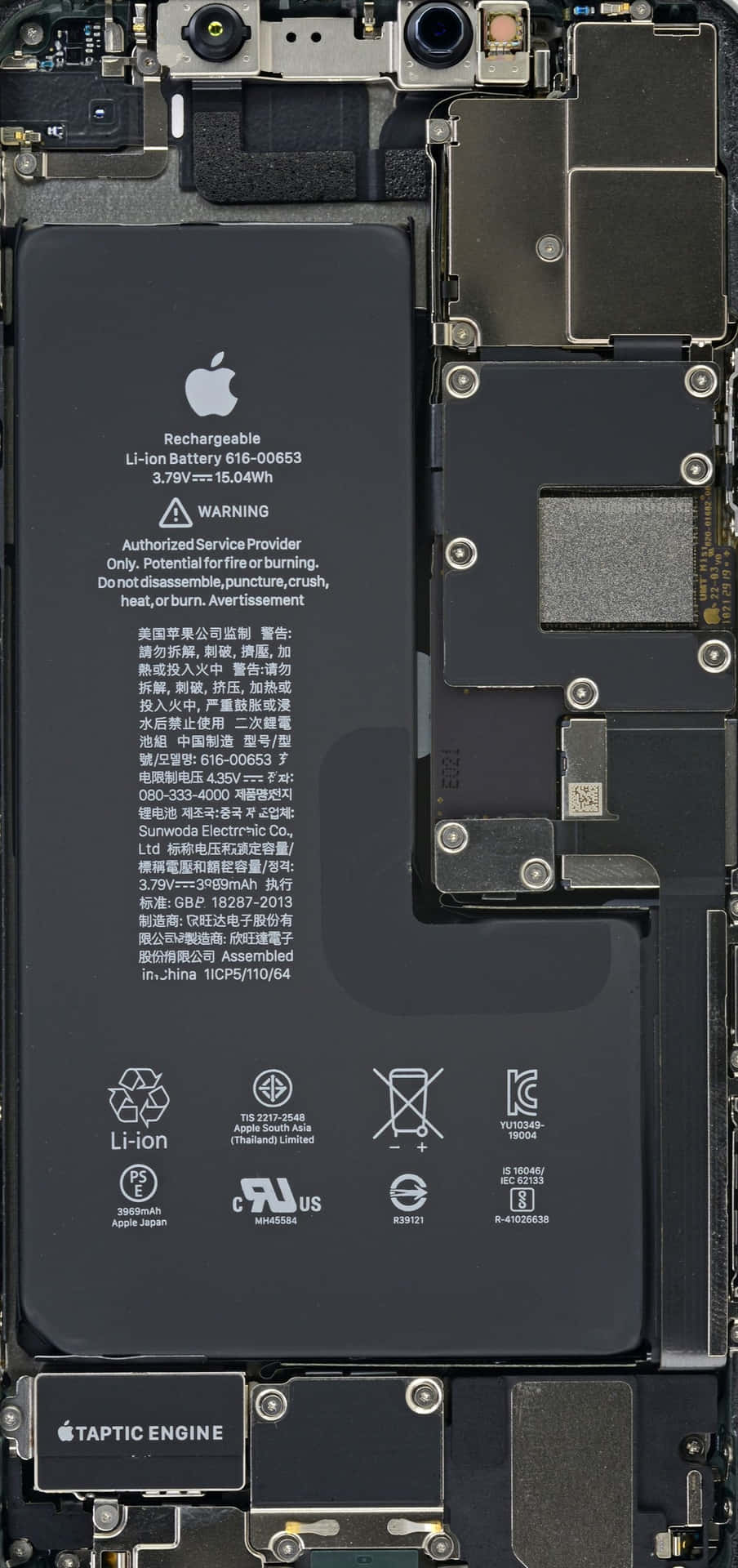 iPhone內部視圖，顯示電池和電路 — iPhone 13 Pro Max 壁紙