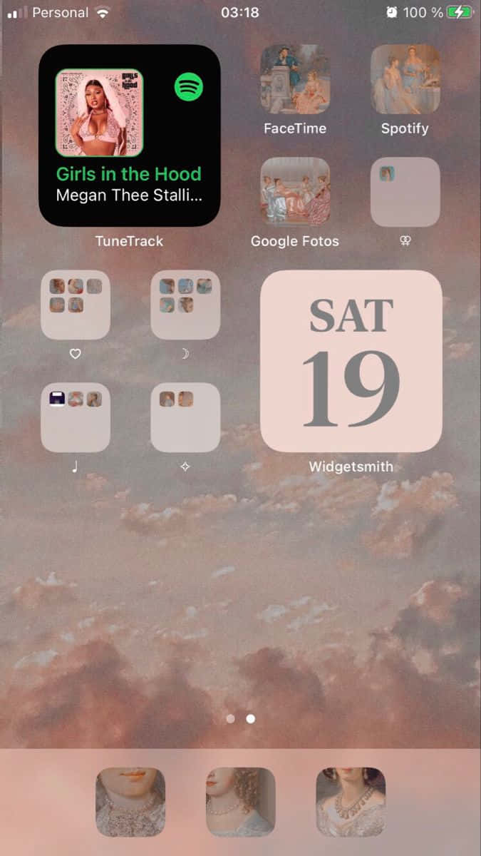 iPhone 螢幕截圖，顯示包含多張不同圖片的日曆 壁紙