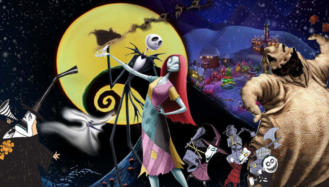 傑克·史克林頓 桌布 壁紙 — Jack Skellington 和 Sally 站在萬聖節小鎮的巨大黃色月亮前，周圍有骷髏角色和節日燈飾。