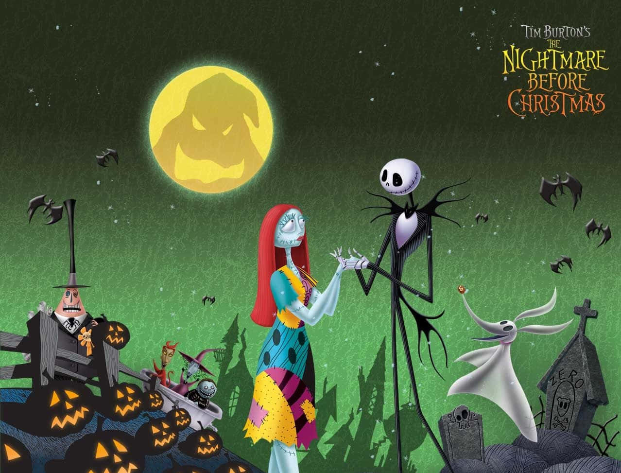 聖誕夜驚魂 桌布 壁紙 — Jack Skellington 和 Sally 站在一個發光的傑克南瓜燈月亮下，在一個充滿蝙蝠和南瓜的恐怖墓地裡。