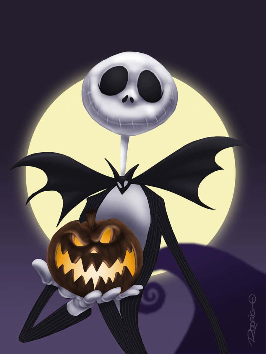 傑克·史克林頓 桌布 壁紙 — Jack Skellington 在滿月背景下手持發光的傑克南瓜燈，營造萬聖節夜晚場景。