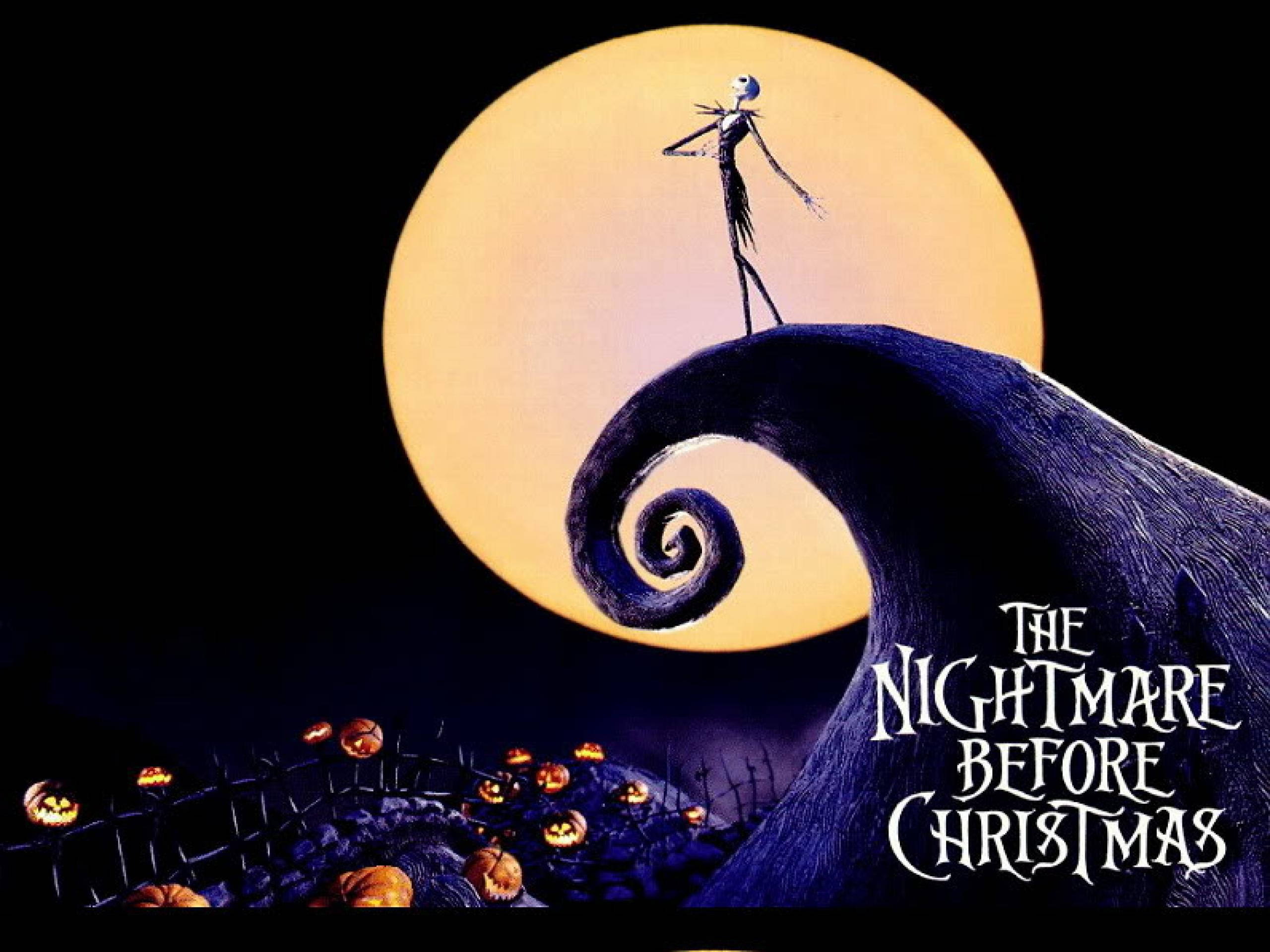 nightmare 桌布 壁紙 — Jack Skellington 站在螺旋形山丘頂上，巨大的橙色月亮下，南瓜燈在下方閃耀。