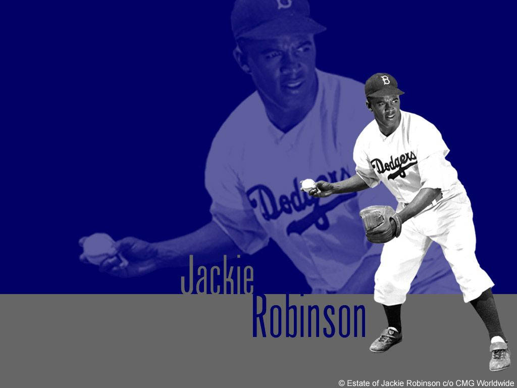 Jackie 桌布 壁紙 — Jackie Robinson 身穿道奇隊球衣，準備在深藍色背景前投球，下方顯示他的名字。