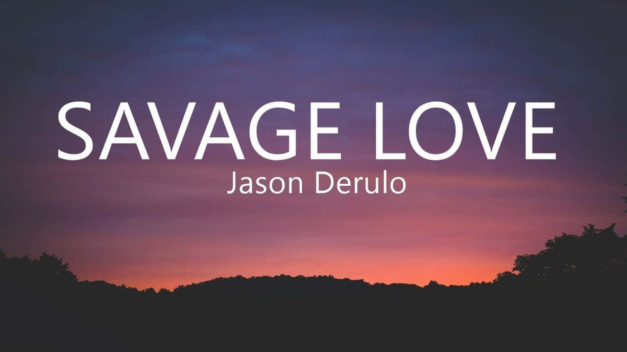 savage 桌布 壁紙 — Jason Derulo 的 Savage Love 文字疊加在充滿活力的暮色天空上，帶有紫色橙色漸變和樹木剪影。