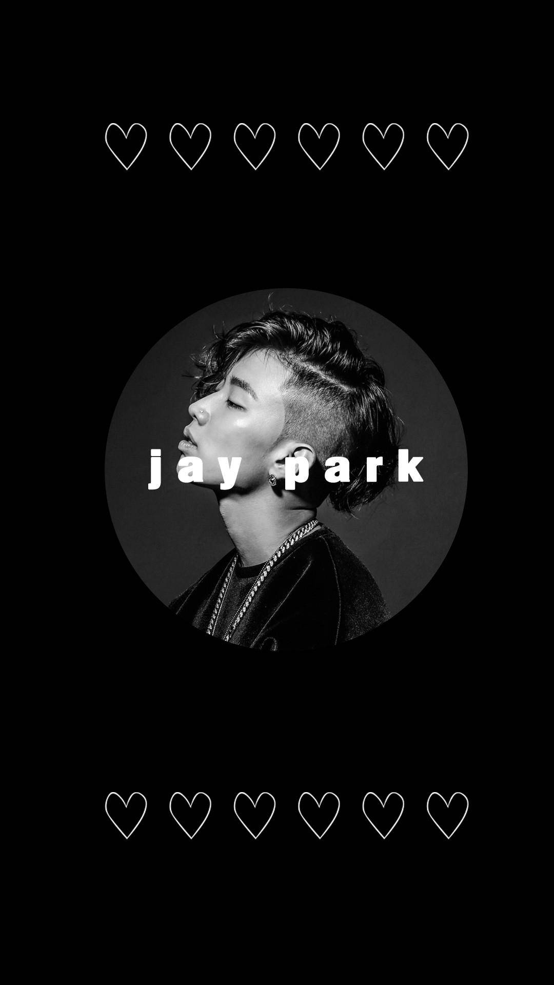 黑色美學手機 桌布 壁紙 — Jay Park 的黑白肖像，置於圓形框架內，上下有愛心輪廓，背景為深色。