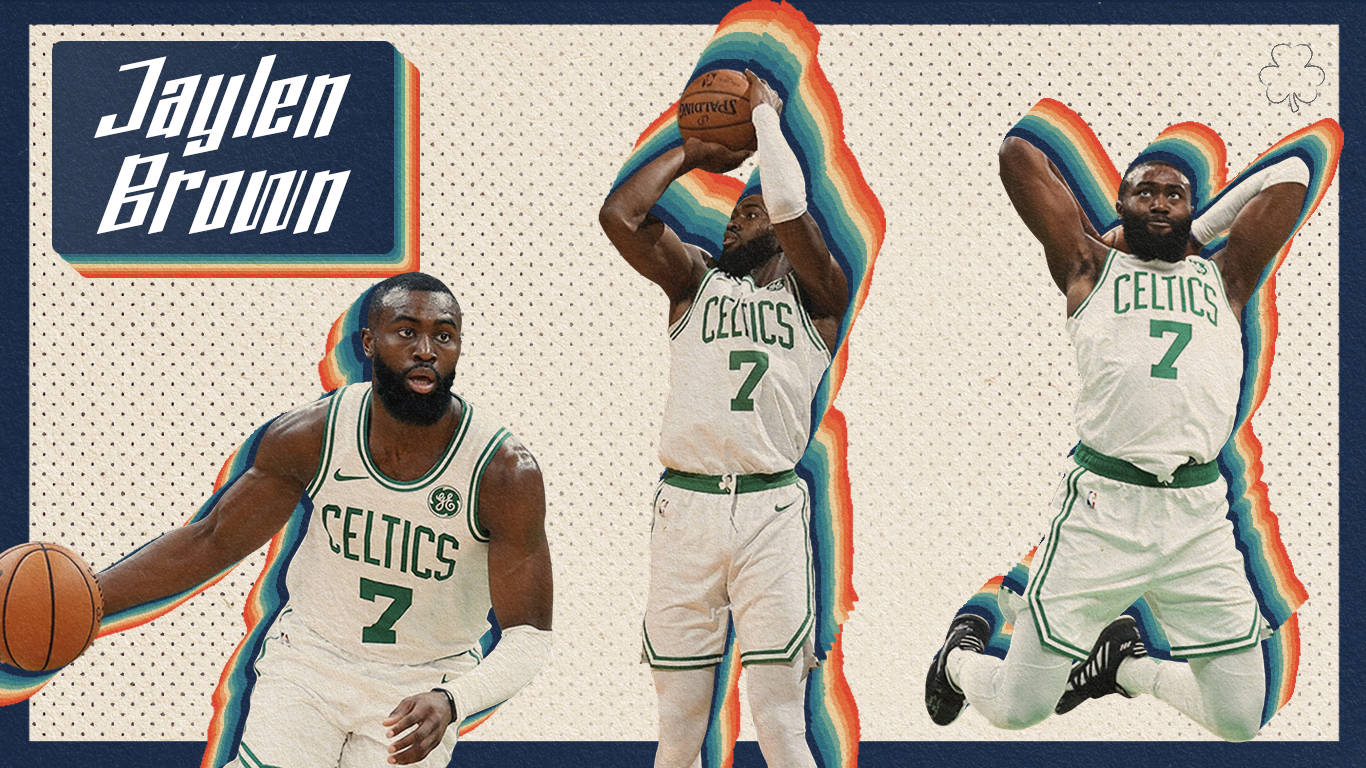 Jaylen Brown 桌布 壁紙 — Jaylen Brown 身穿塞爾提克球衣，以三個動態姿勢展示，帶有彩虹能量軌跡，背景為點狀。