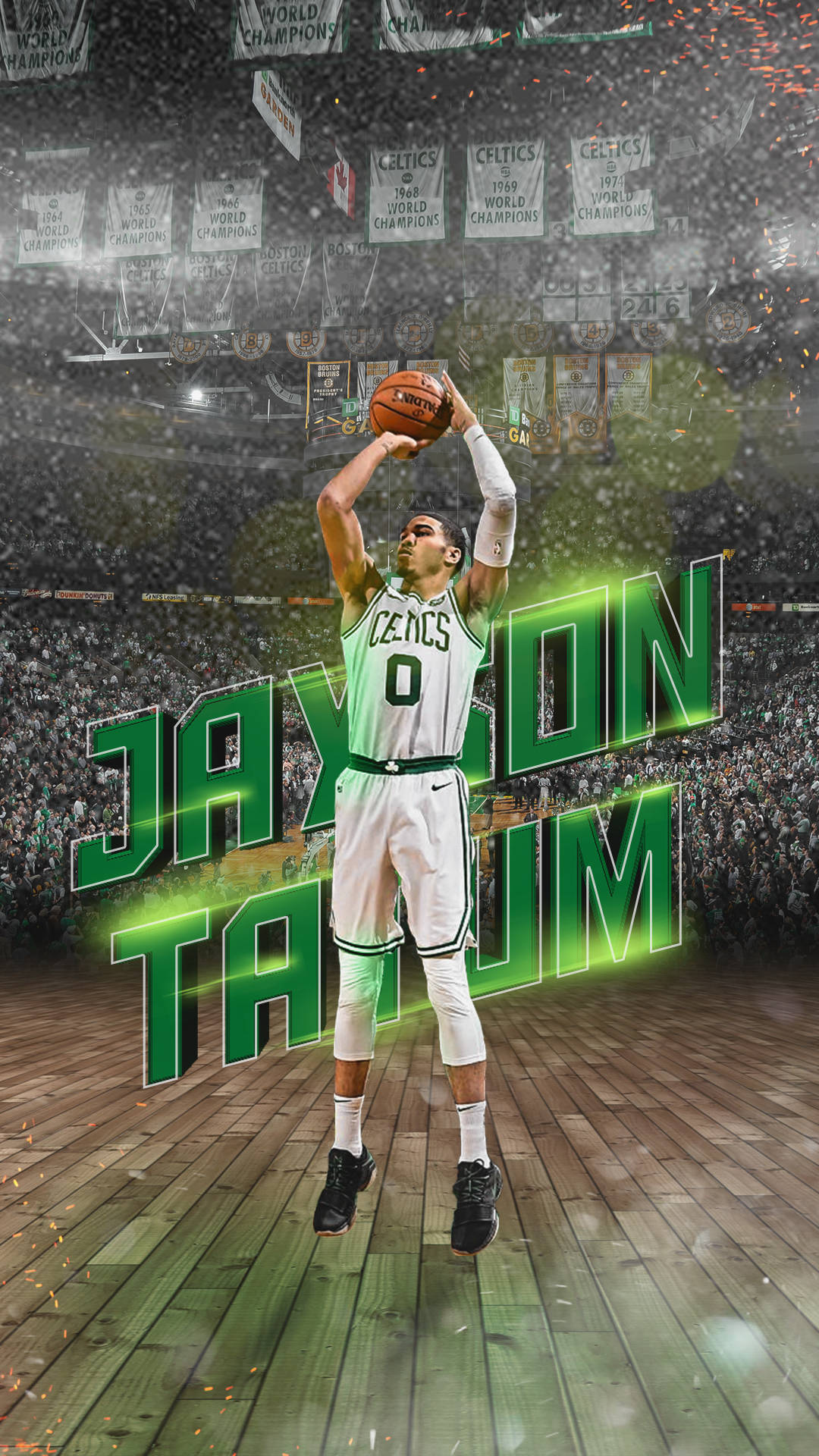 Celtics 桌布 壁紙 — Jayson Tatum 身穿塞爾提克球衣，在擠滿觀眾的場館中，於空中投籃，背景有冠軍旗幟和發光的綠色文字。