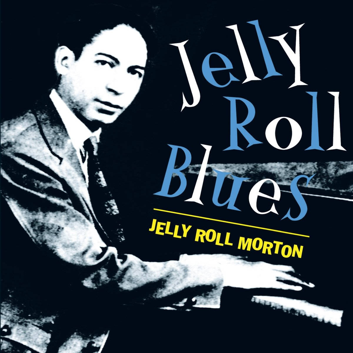 Album Cover 桌布 壁紙 — Jelly Roll Morton 在鋼琴前的復古爵士肖像，帶有醒目的藍色和黃色字體，背景為深色。