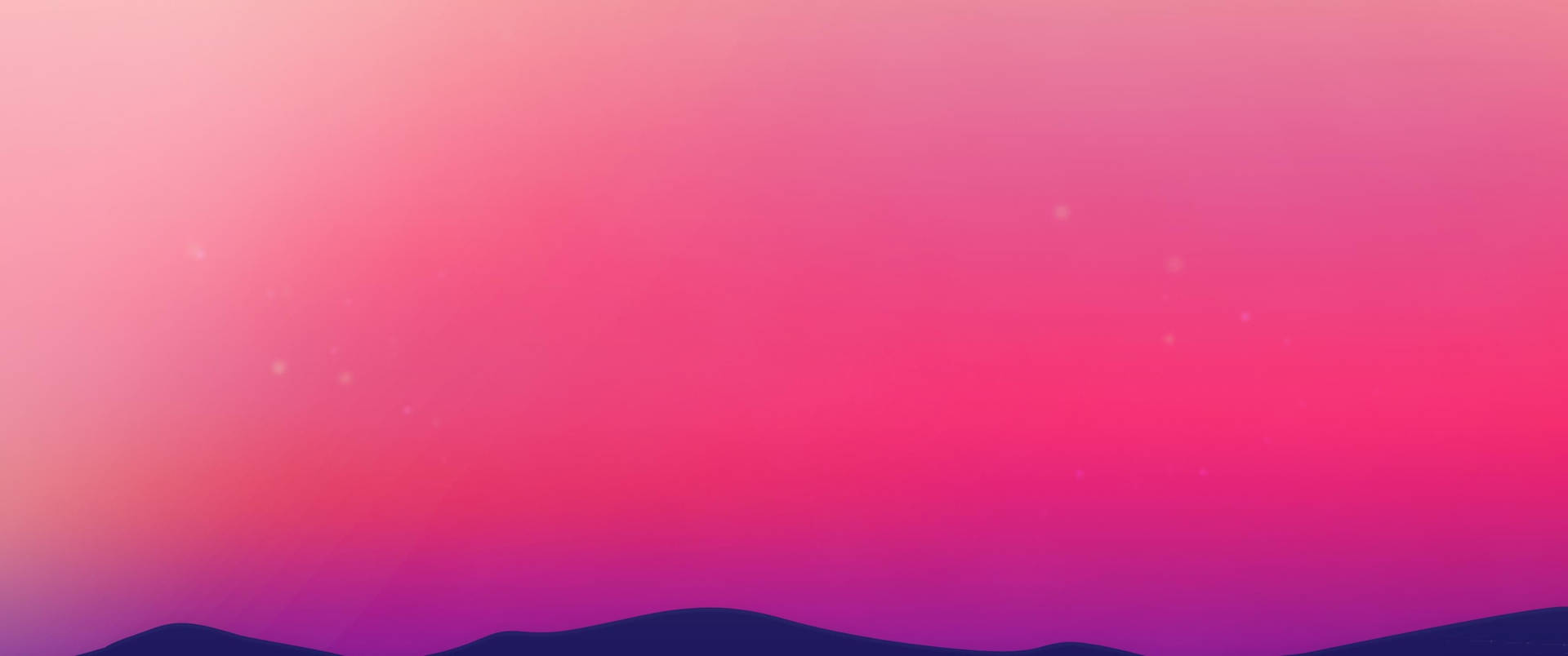 粉紅和紫色漸變天空，深色山丘剪影和微弱的星星。 — 3440X1440 壁紙