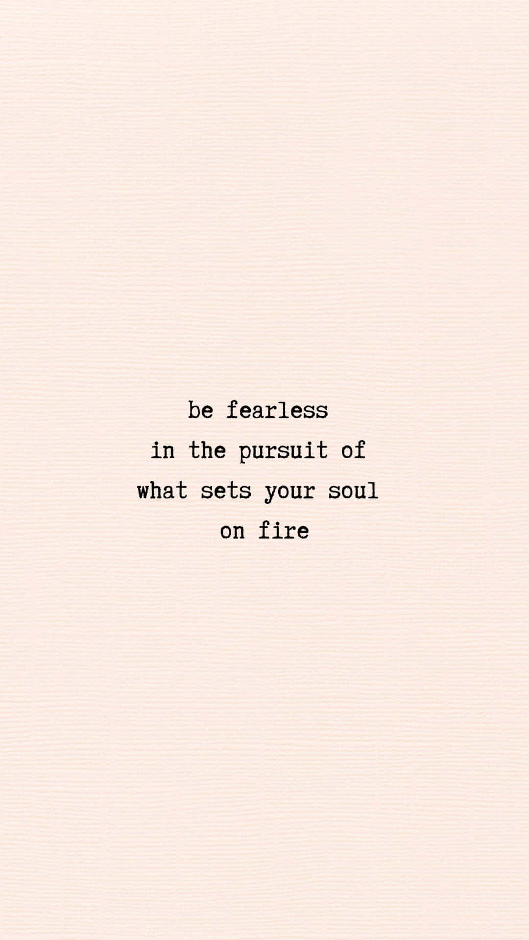 Inspirational Quotes Aesthetic 桌布 壁紙 — 極簡勵志名言，黑色襯線字體居中於有紋理的奶油色紙上。