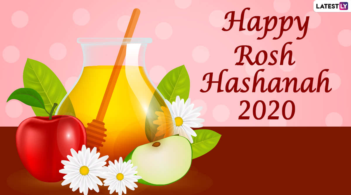Happy Rosh Hashana 桌布 壁紙 — 一個節日插圖，展示蜂蜜罐、蘋果和雛菊，背景為粉紅色圓點，並帶有「Happy Rosh Hashanah 2020」文字。