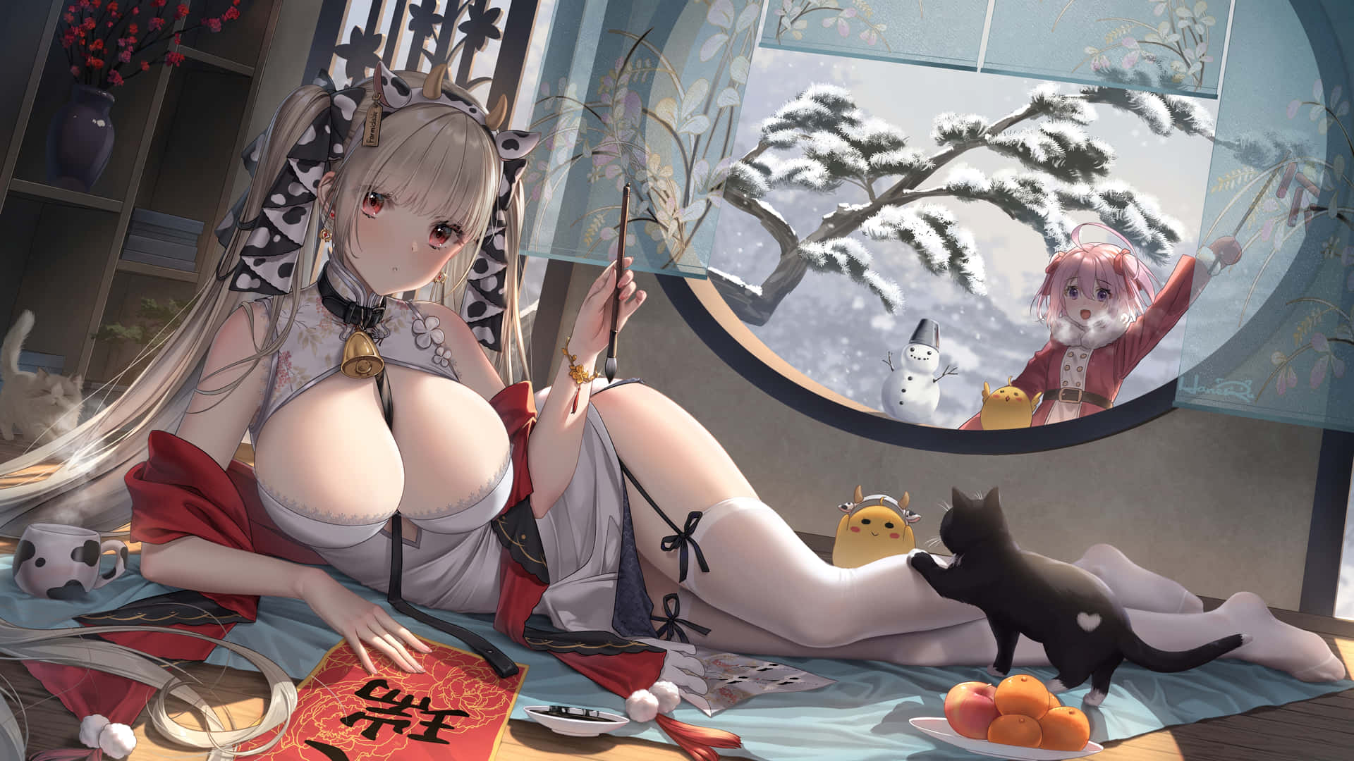 穿著傳統服飾的動漫少女在室內與貓咪放鬆，窗外可見雪景。 — 動漫女孩 壁紙