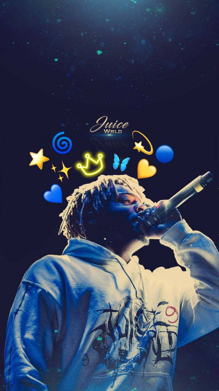 Juice WRLD 在黑暗背景中對著麥克風唱歌，周圍有彩色表情符號和星星。 — Juice Wrld 壁紙