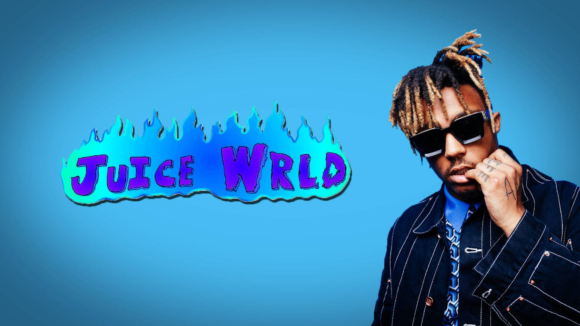 Juice WRLD 戴太陽眼鏡，他的名字標誌在藍色背景上 — Juice Wrld 壁紙