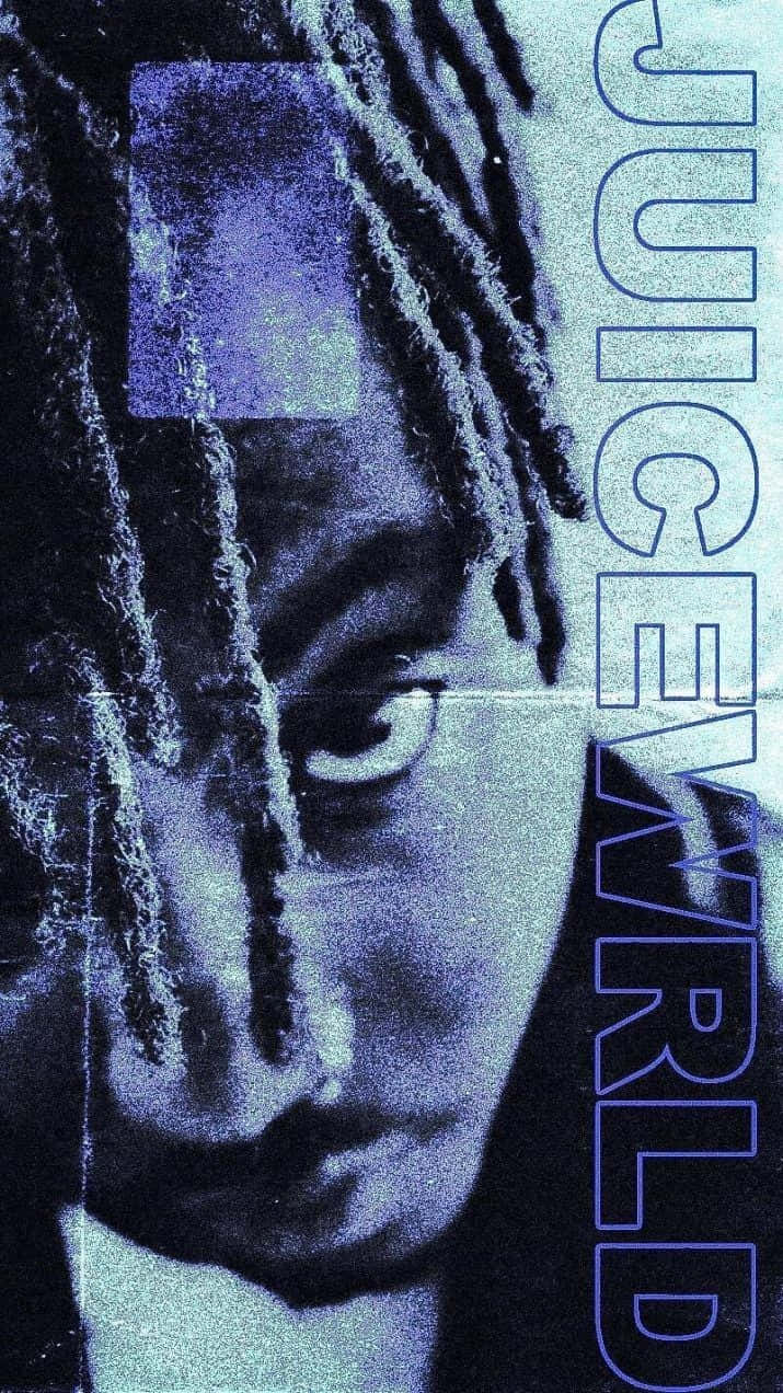 Juice WRLD 的頭像特寫，帶有辮子和側面粗體文字。 — Juice Wrld 壁紙