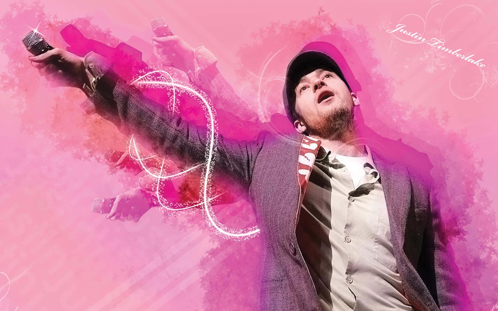 justin timberlake 桌布 壁紙 — Justin Timberlake 在充滿活力的粉紅色水彩潑濺背景下，手持麥克風充滿活力地表演。