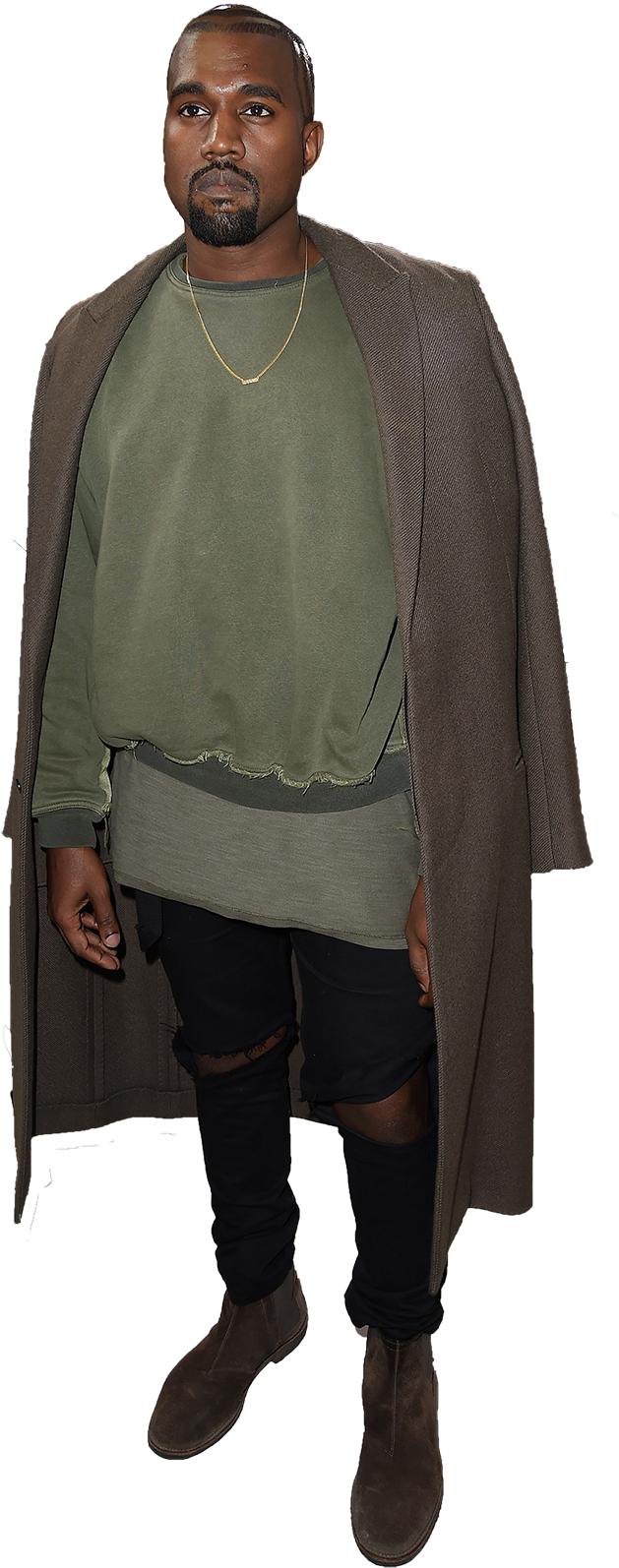 Kanye 桌布 壁紙 — Kanye West 全身肖像站立，穿著橄欖綠和棕色的層疊造型，搭配破洞黑色牛仔褲和麂皮靴。