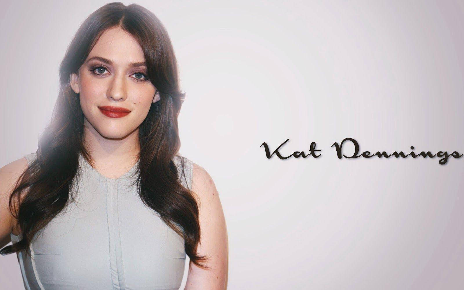Celebrity 桌布 壁紙 — Kat Dennings 在純白色背景前擺姿勢，留著長長的波浪形棕色頭髮和紅色唇膏。