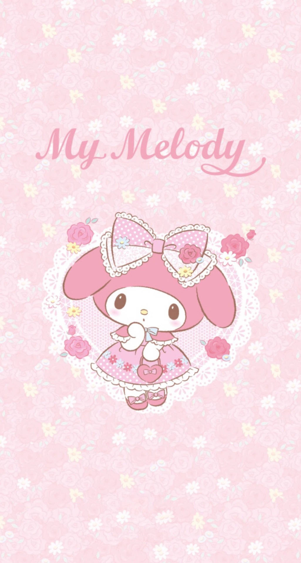 My Melody卡通角色穿著粉紅色洋裝和花卉蝴蝶結，在圖案背景上。 — Sanrio 壁紙