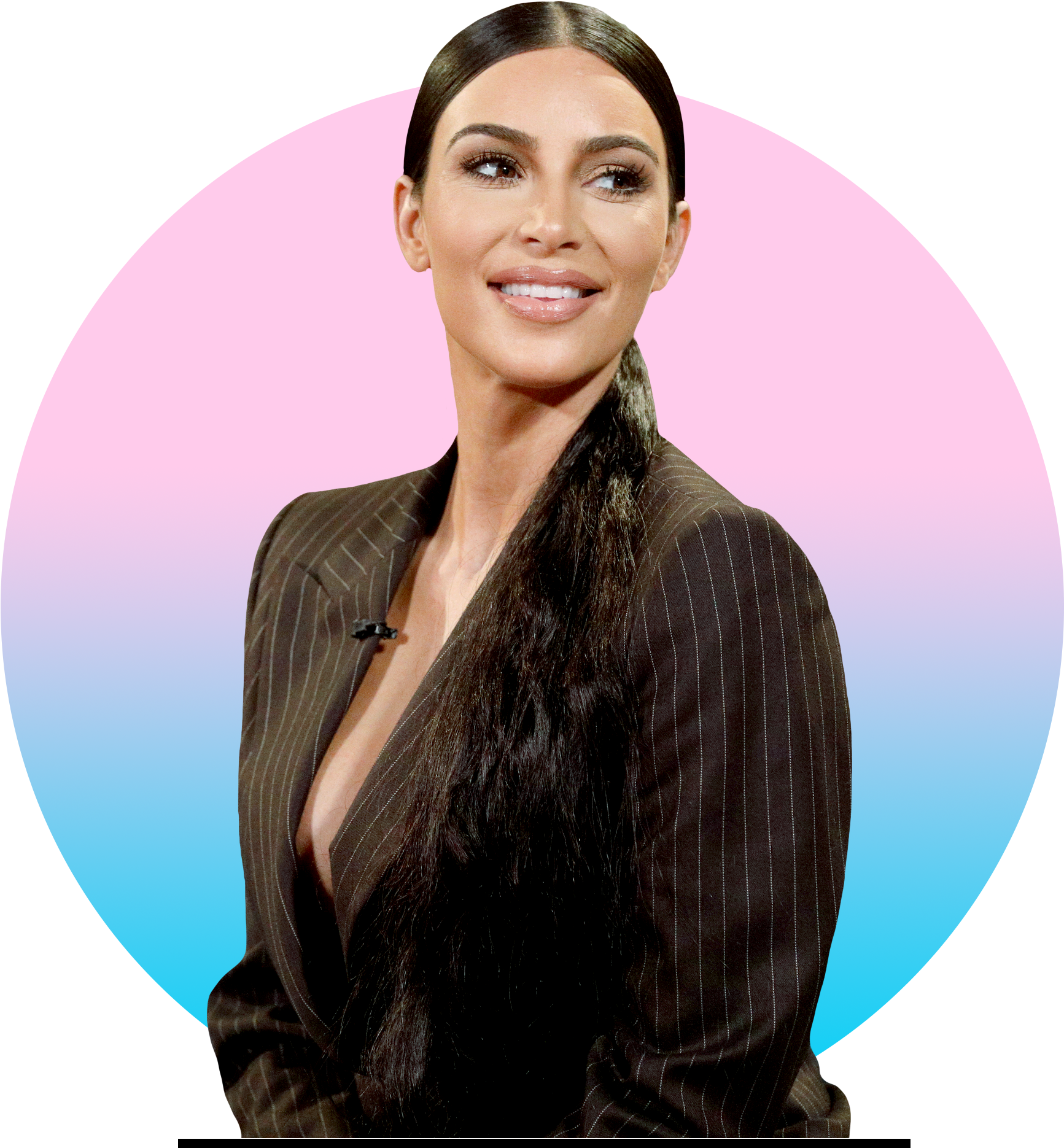kim 桌布 壁紙 — Kim Kardashian 身穿細條紋西裝外套，在柔和的粉紅色和藍色圓形漸變背景前自信地微笑。