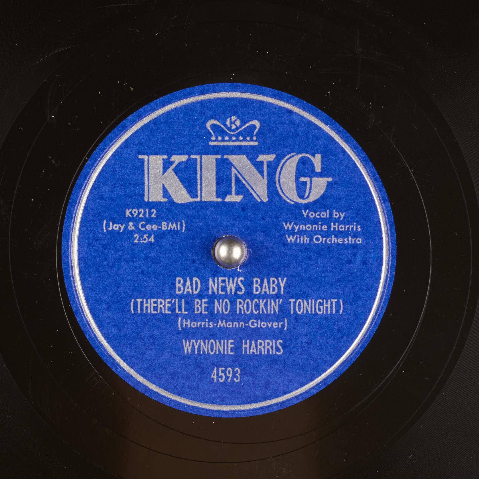 vinyl 桌布 壁紙 — King Records 復古黑膠唱片標籤的特寫，藍色中心帶有銀色文字， featuring Wynonie Harris 的歌曲。