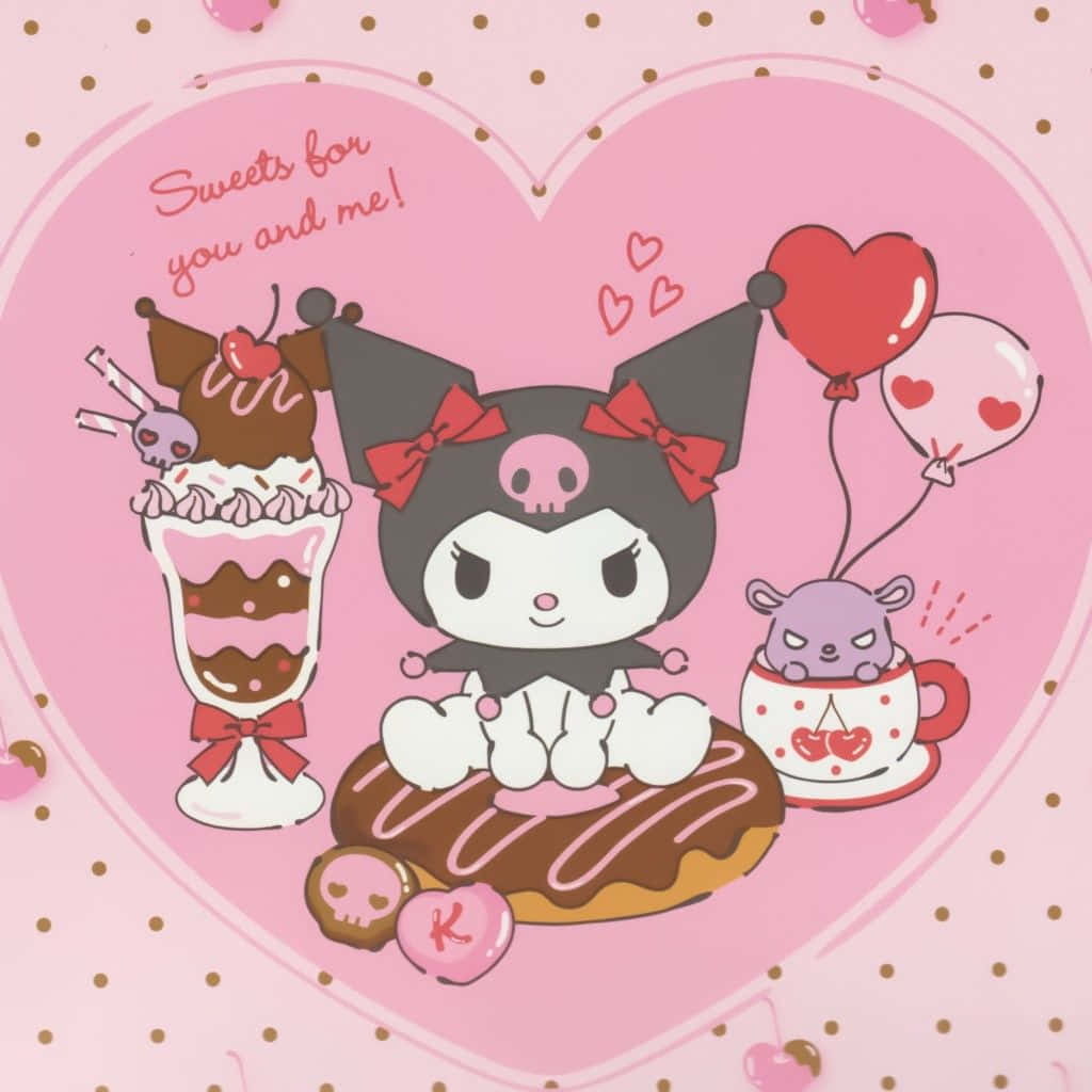 庫洛米 桌布 壁紙 — Kuromi 坐在一個巧克力甜甜圈上，周圍有糖果、心形氣球和茶杯裡的小老鼠，全部在一個粉紅色心形框內。