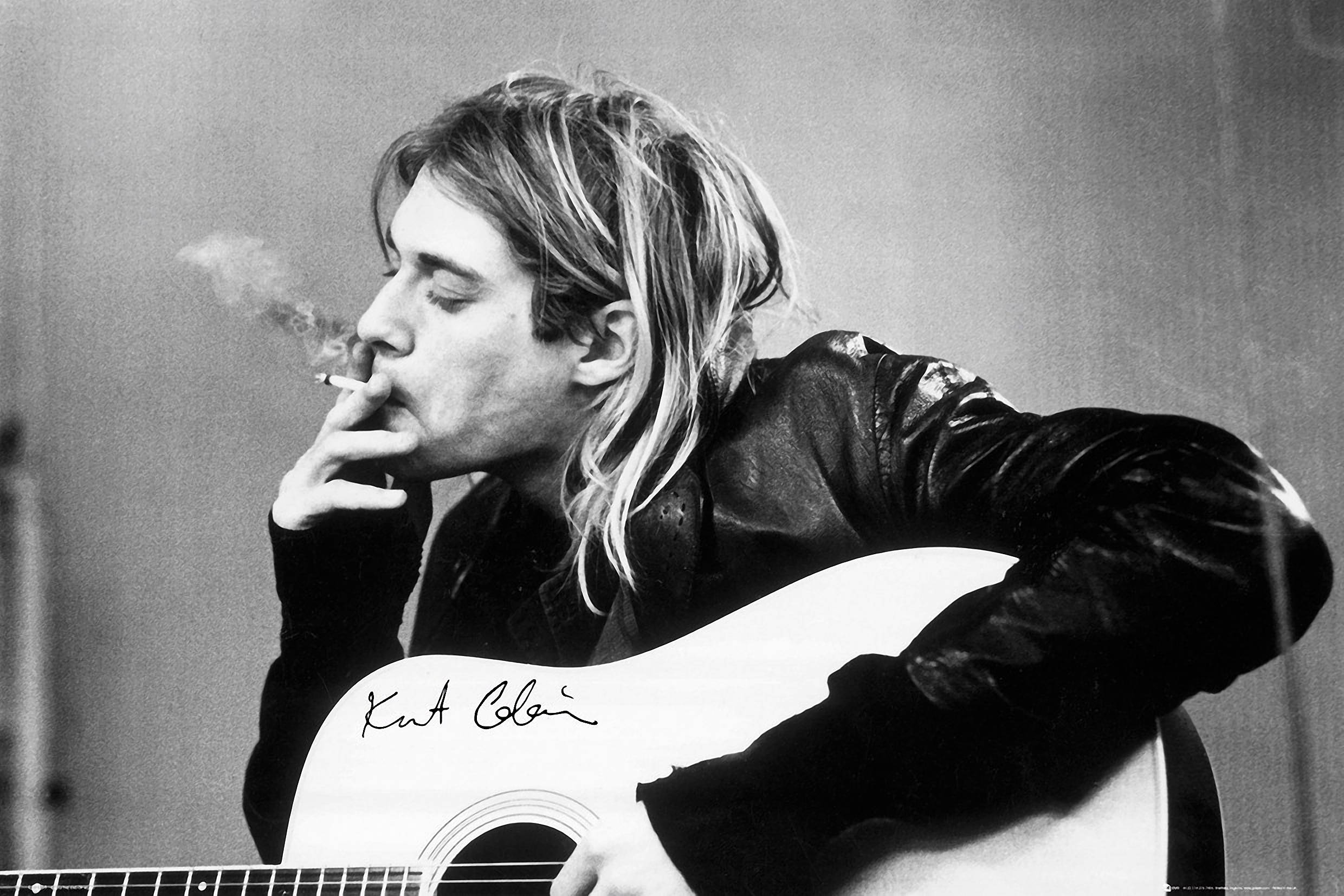 Cobain 桌布 壁紙 — Kurt Cobain 抽煙，手持白色木吉他，一幅充滿氣氛的黑白肖像。