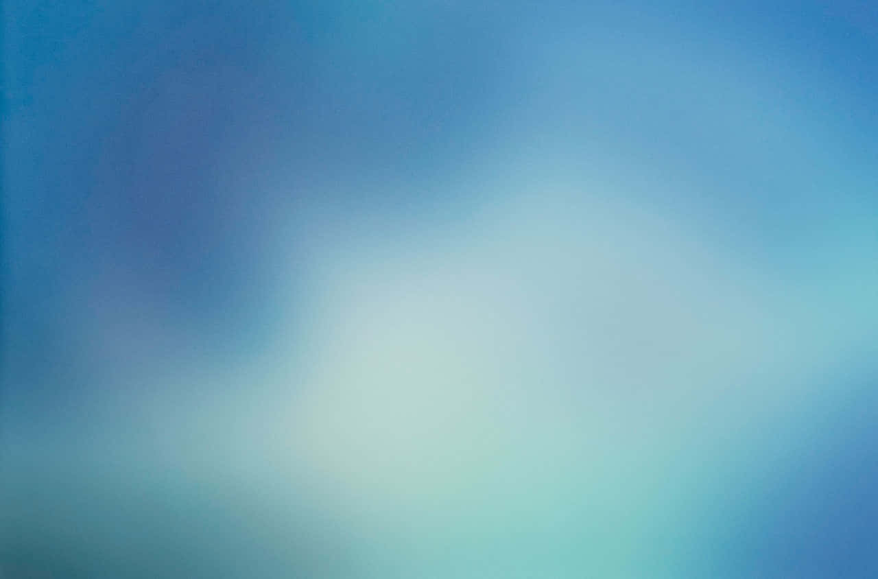  壁紙 — 藍色和藍綠色的柔和漸變融合成明亮的白色中心，營造出夢幻般的抽象背景。