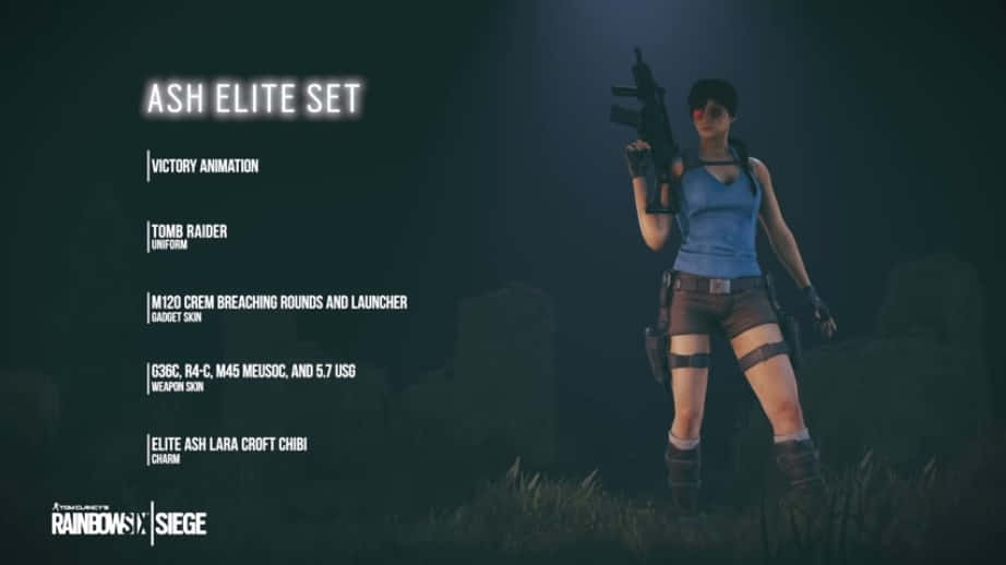 Rainbow Six Siege Ash 桌布 壁紙 — Lara Croft 身穿藍色背心和棕色短褲，在昏暗的森林中手持步槍，並帶有遊戲選單文字疊加。