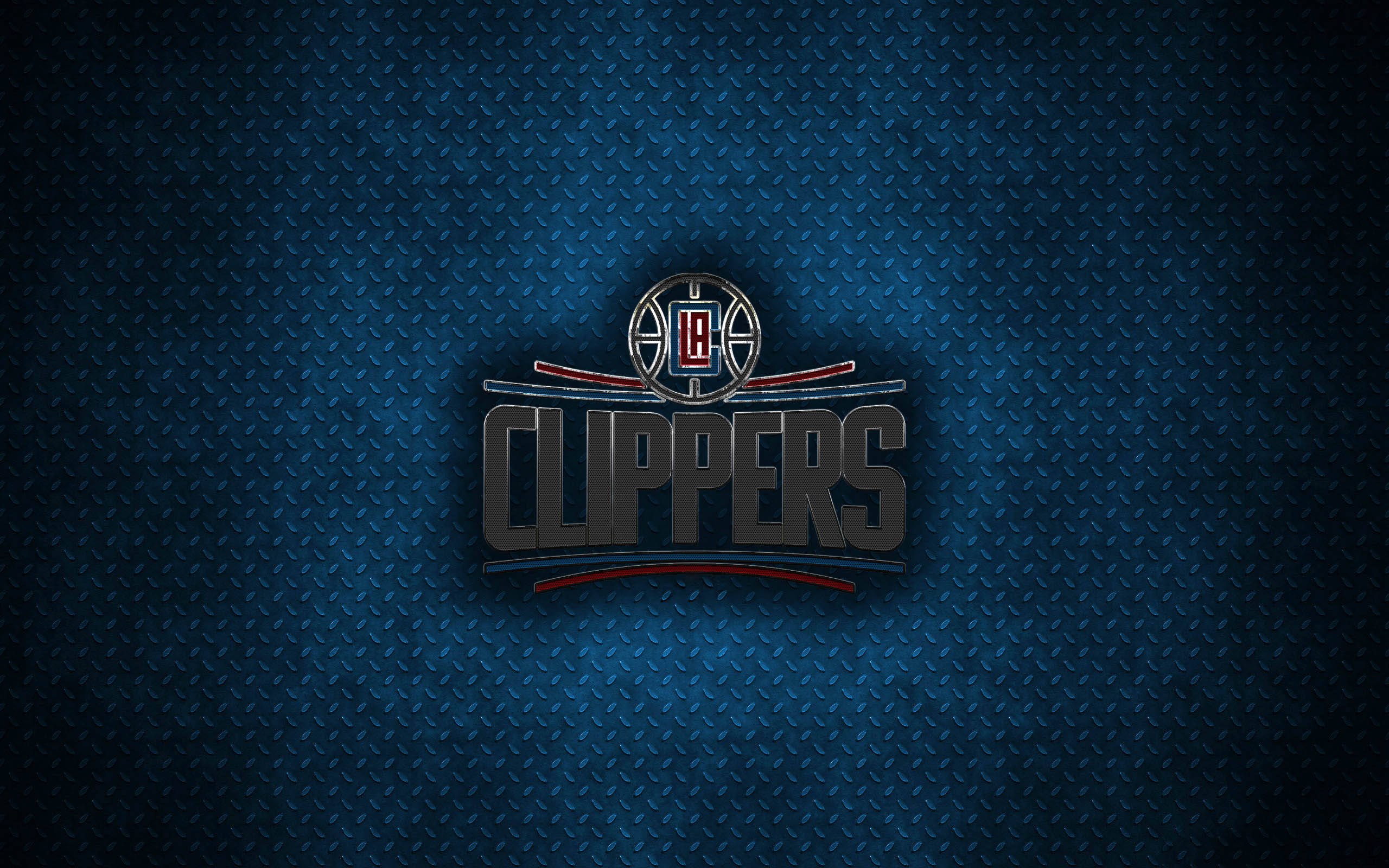 Clippers 桌布 壁紙 — LA快艇隊標誌在帶有紋理的深藍色鑽石紋板背景上閃耀著金屬銀和紅色。